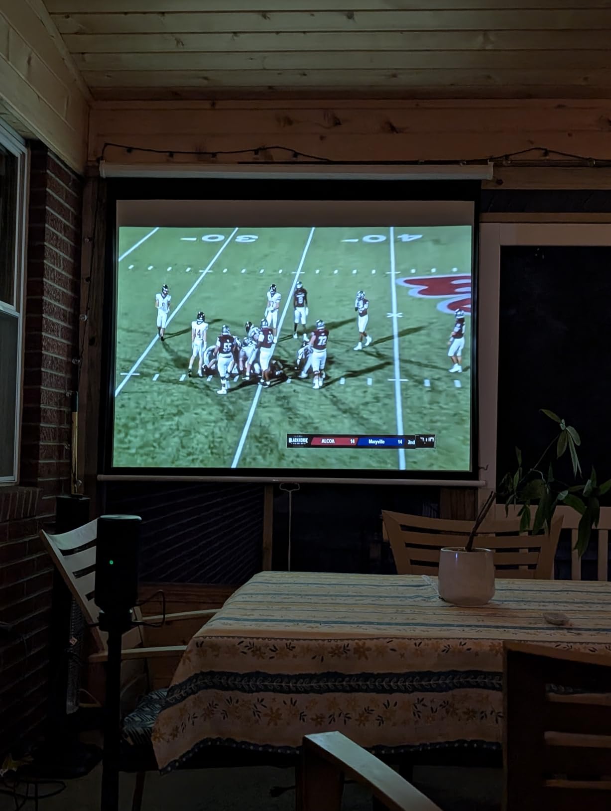 Pyle 84-Inch Pull Down Projector Screen – Manual Roll-Down Matte White Viewing Surface, Auto-Locking Height Adjustment, Wall or Ceiling Mount Design for Home Theater, Office & Classroom Use customer photo 1