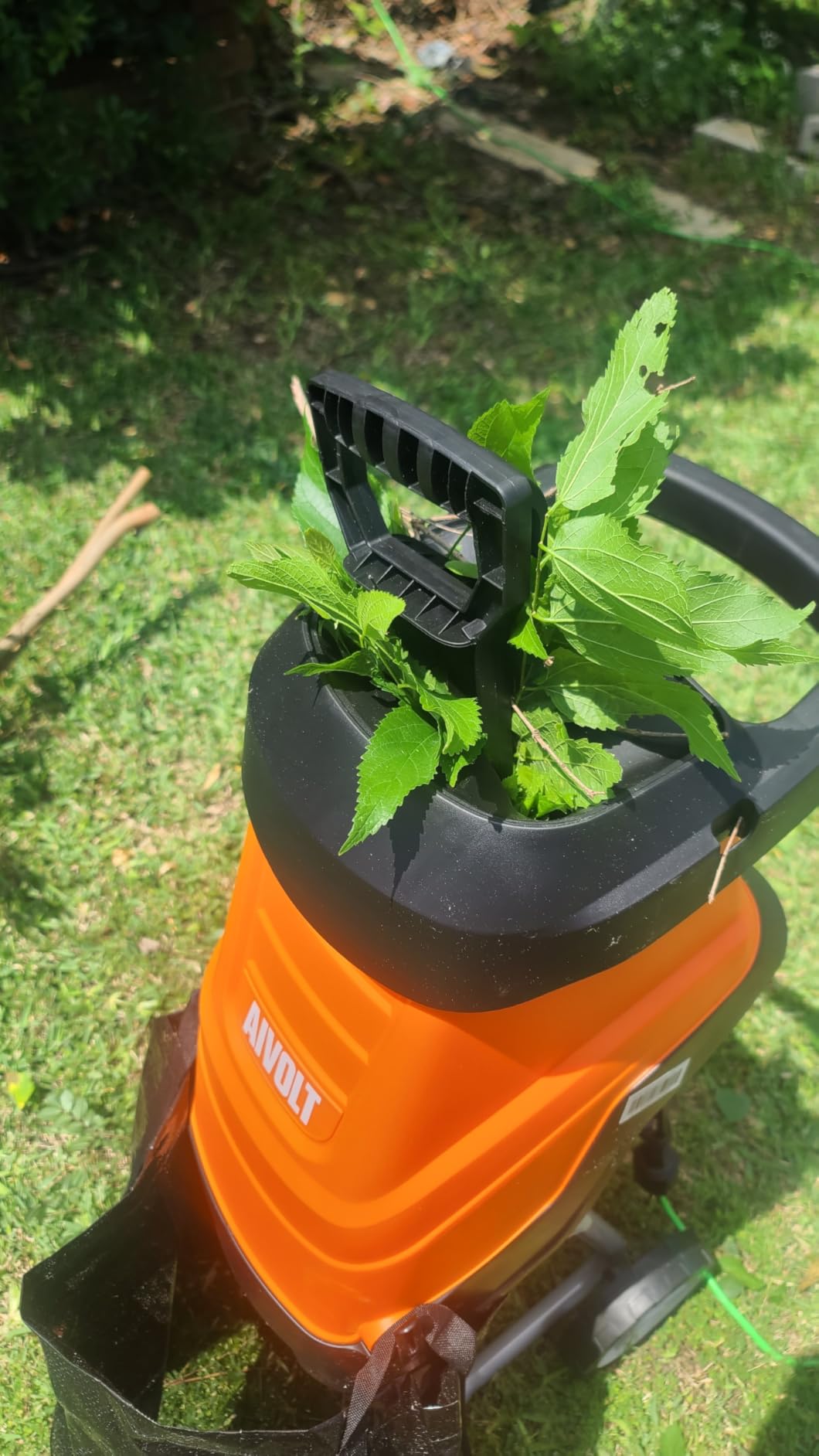 AIVOLT Electric Wood Chipper, 15-Amp Chipper Shredder customer photo 2