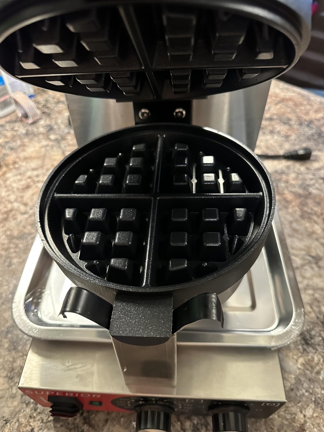 Superior Kitchen Equipment Commercial Double Round Belgian Waffle Maker customer photo 1