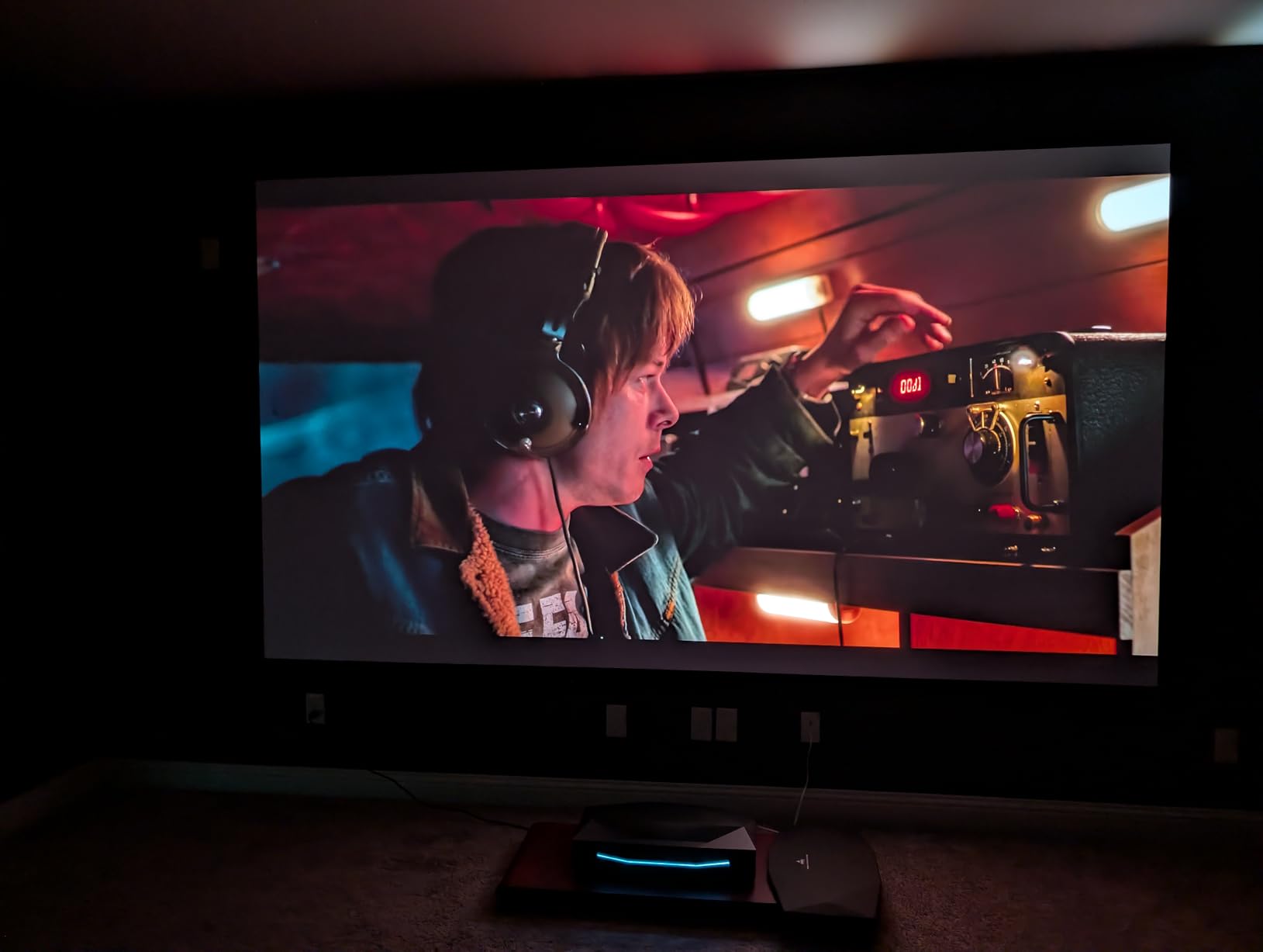 AWOL Aetherion Pro 4K Projector, 2600 ISO Lumens Short Throw, Google TV, PixelLock™ Clarity, 6000:1 Native Contrast UST Projector, Anti–RBE, 4K 200
