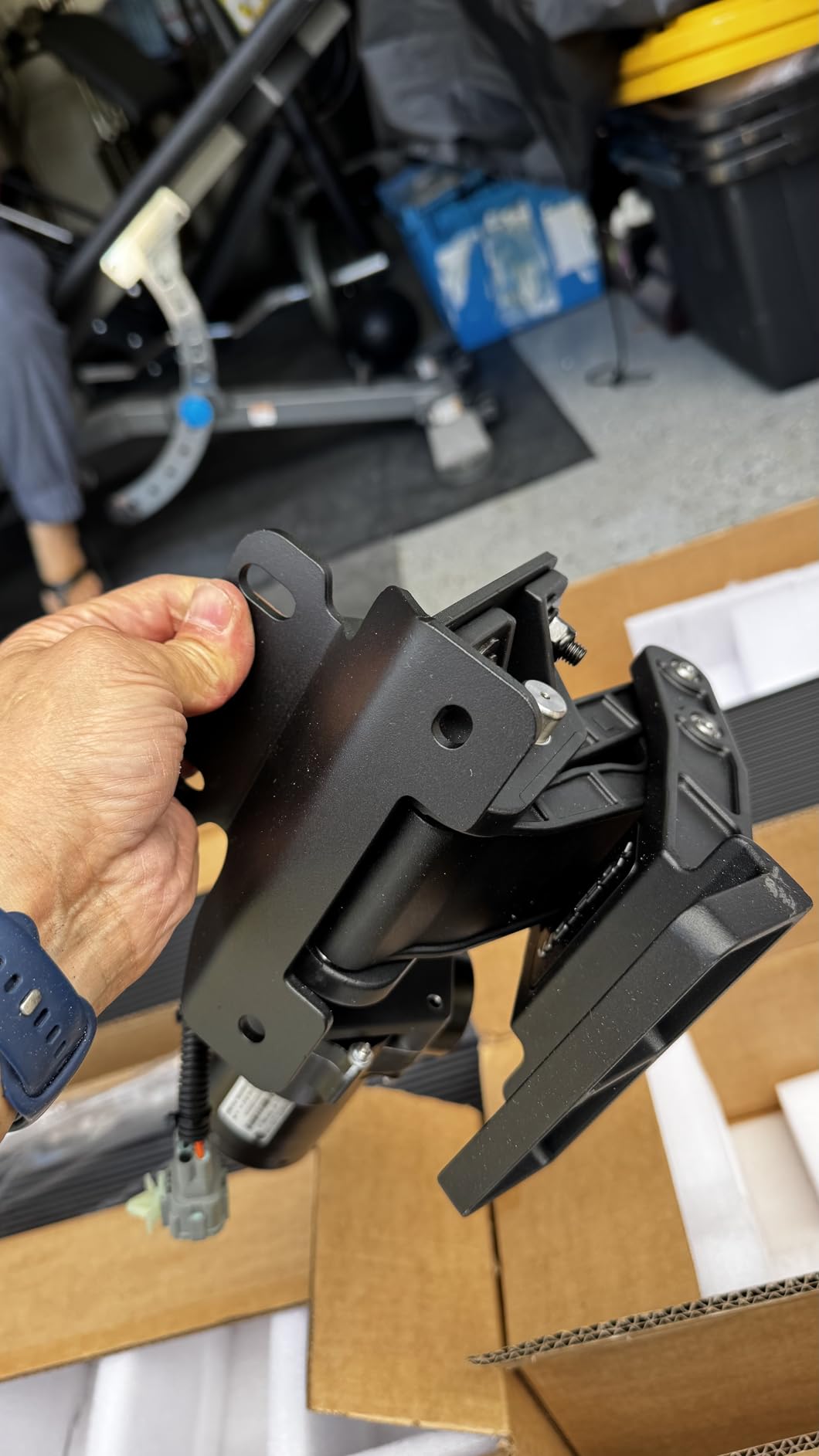 WOLFBOX Power Running Boards Chevy Silverado & GMC Sierra Crew Cab customer photo 2