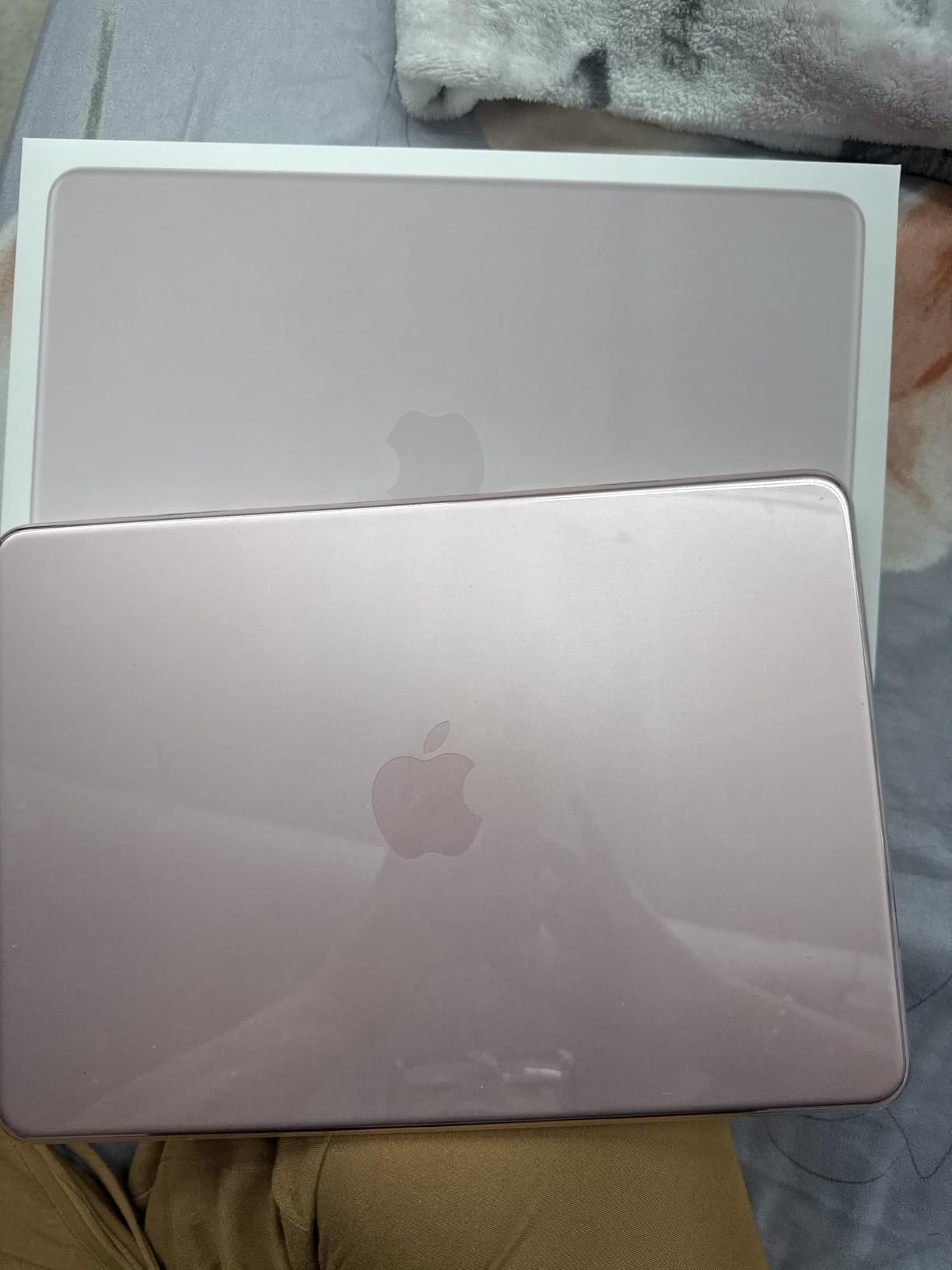Apple 2026 MacBook Neo 13-inch Laptop with A18 Pro chip: Built for AI and Apple Intelligence, Liquid Retina Display, 8GB Unified Memory, 256GB SSD Storage, 1080p FaceTime HD Camera; Indigo customer photo 2