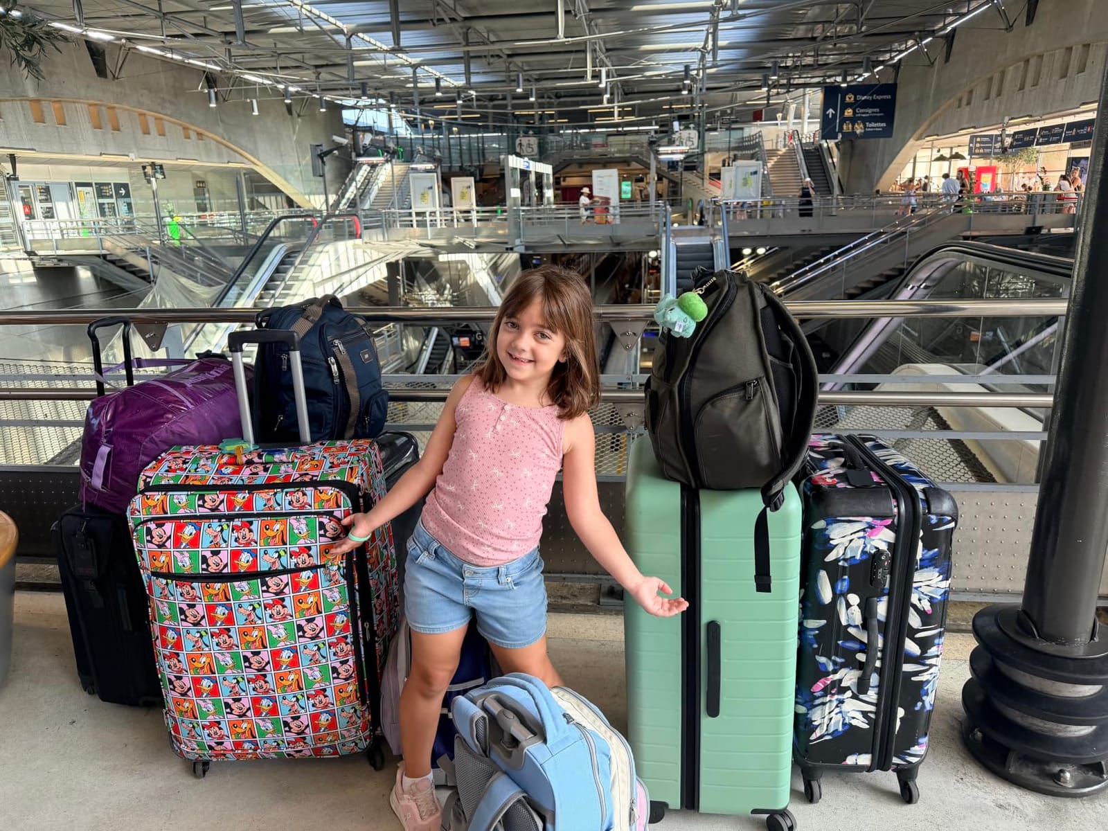 Away Medium Checked Luggage, 26-inch Lightweight Hardside Spinner Suitcase | Lightweight & Durable Suitcase, 360° Spinner Wheels, Compression System, TSA-Approved Lock, Amazon Exclusive Palm Green customer photo 1