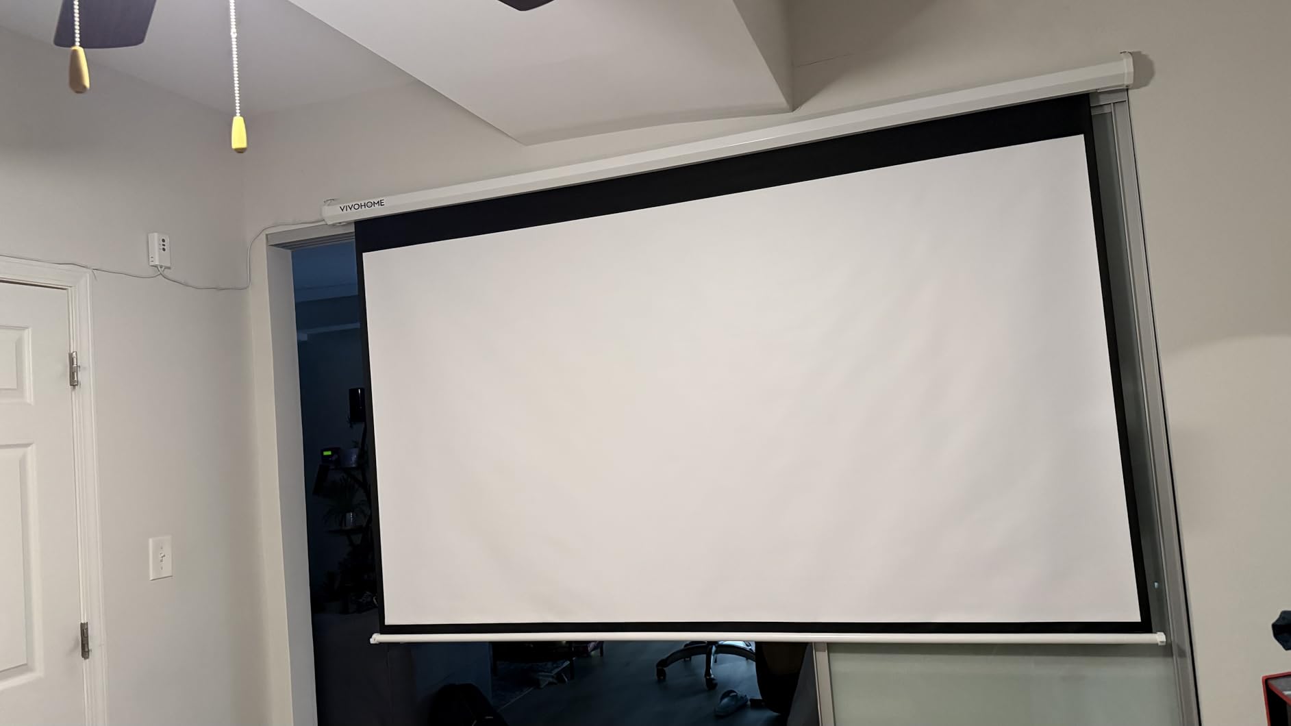 VIVOHOME 72 Inch 16:9 Motorized Projector Screen, White customer photo 2