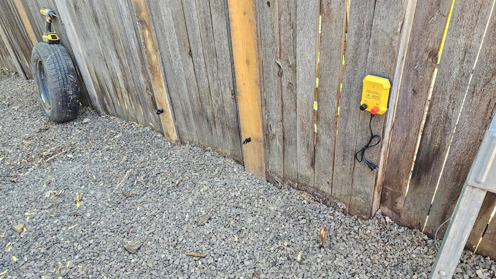 MorningRo Electric Fence Charger Kit 0.25 J 5 Mile 80 Insulators 985ft Wire customer photo 2