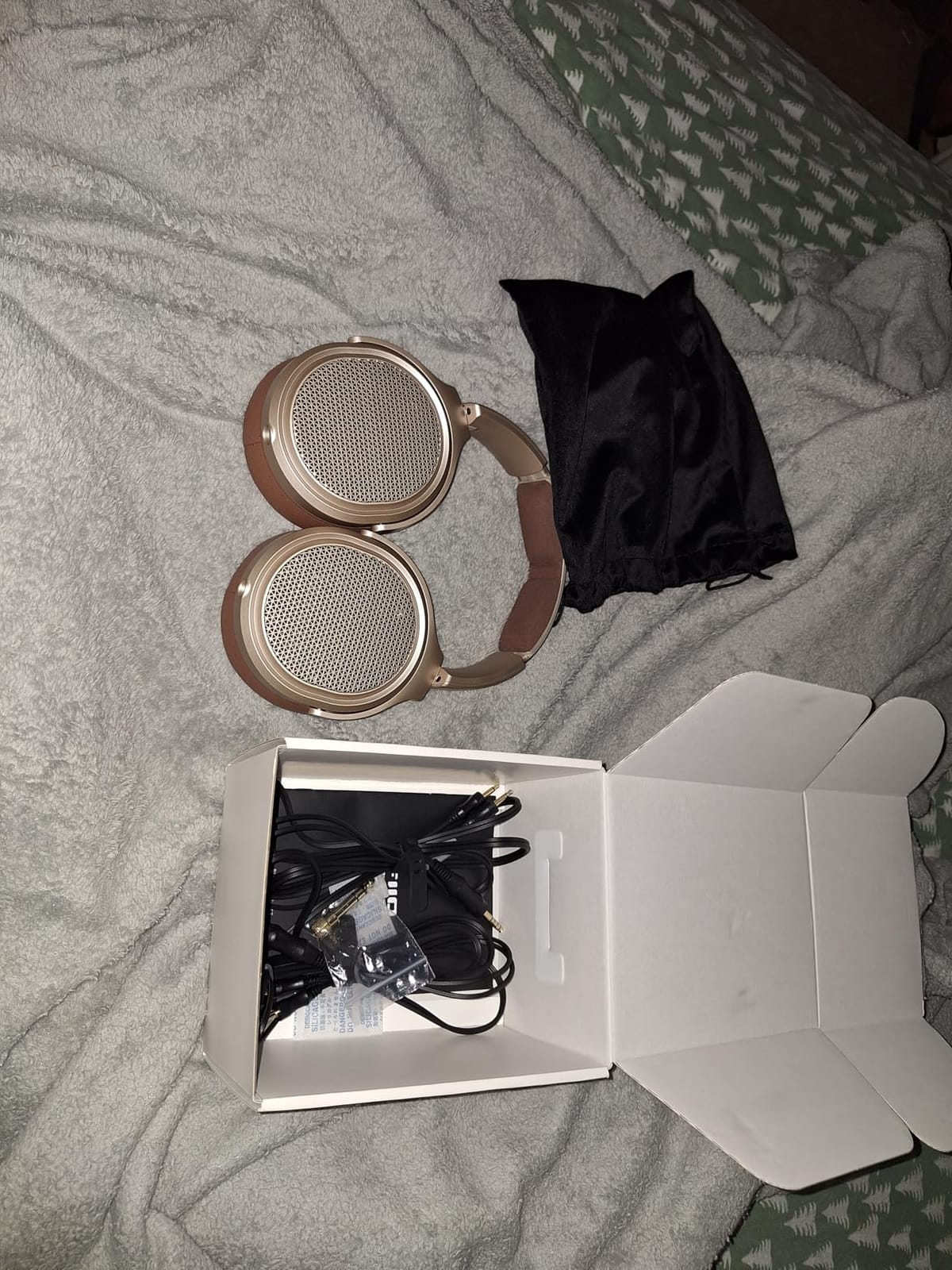 FiiO JT7 Over-Ear Planar Magnetic Headphones, 95x86mm Planar Driver, 3µm Ultra-Thin Diaphragm, Foldable Lightweight Design, Detachable 4.4mm/3.5mm Cable for Audiophiles (Champagne Gold) customer photo 2