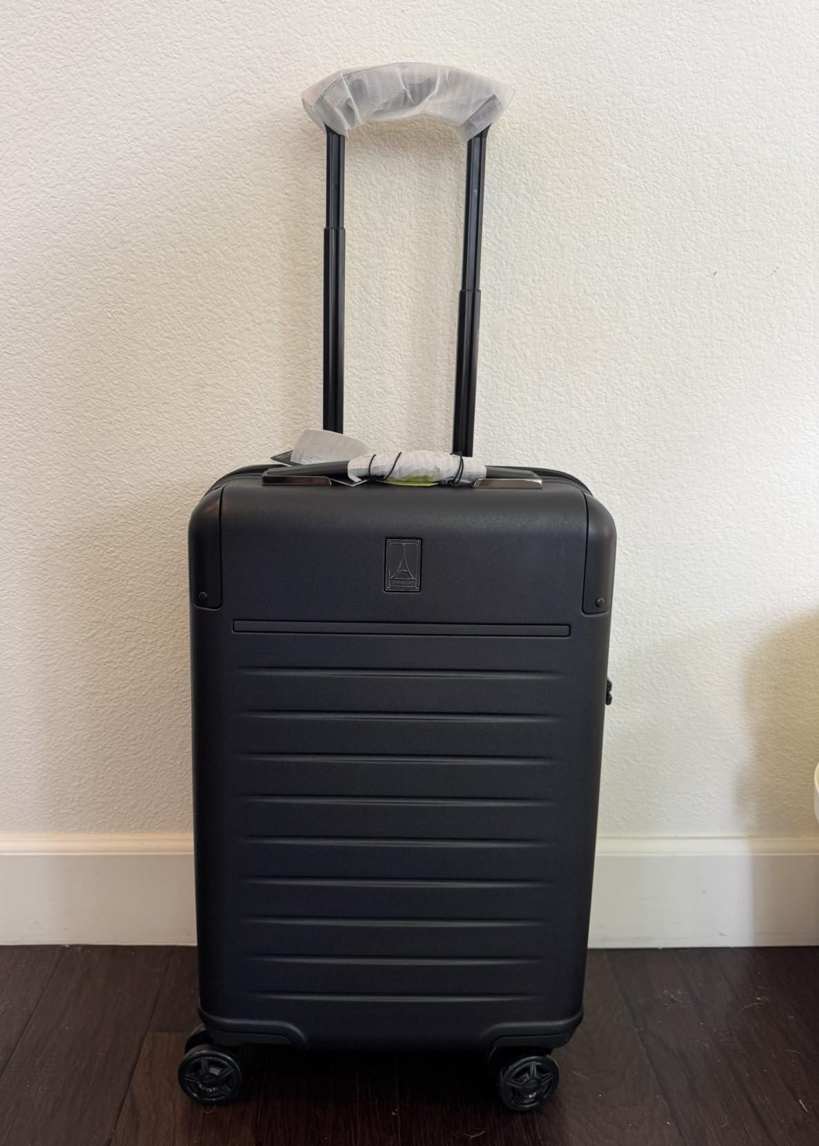 Travelpro Platinum Elite Hardside Carry-On Luggage Spinner, Black, 21-Inch customer photo 1