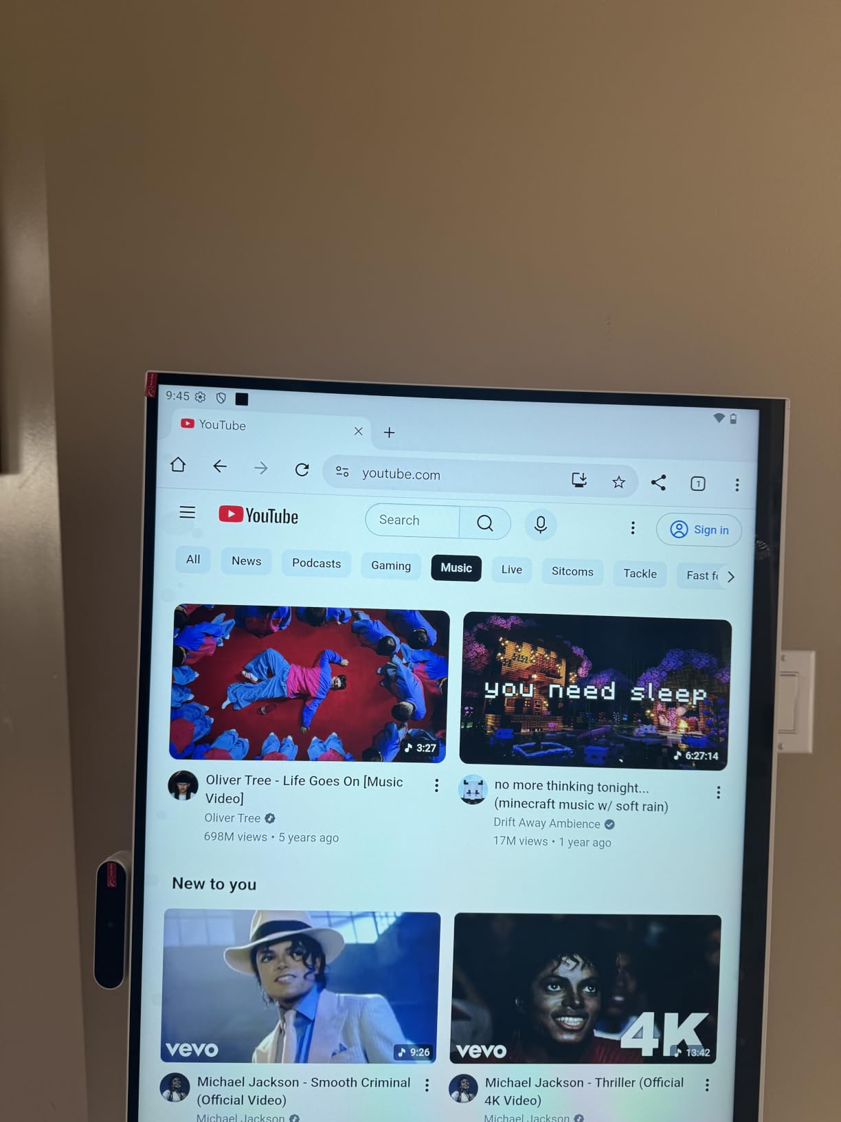 32 Inch 4K Smart Portable TV on Wheels, Touch Screen Monitor customer photo 1
