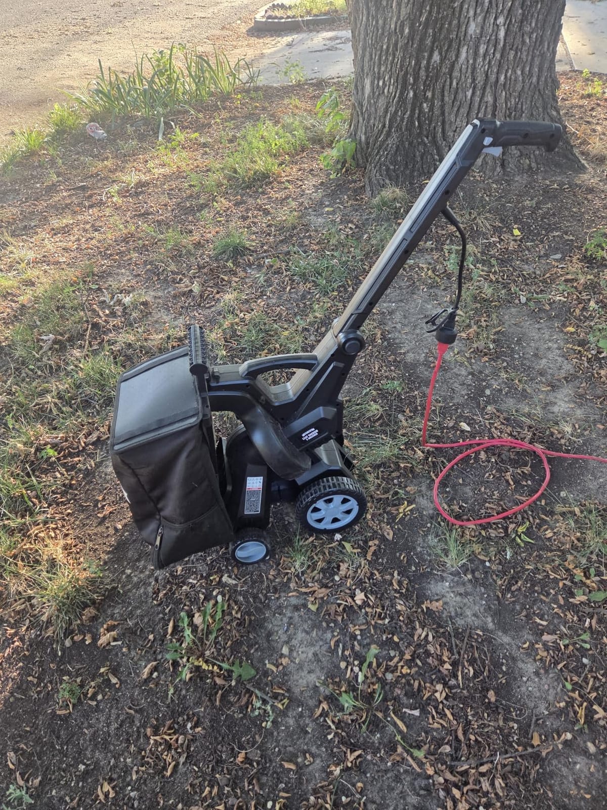 Hike Crew Corded Leaf Vacuum Mulcher for 1500 Sq Ft Driveways, Decks & Turf | Compact, High-Powered Outdoor Vacuum & Shredder for Small Flat paths & Artificial Turfs, 15:1 Mulch Ratio | 10-gallon Bag customer photo 1