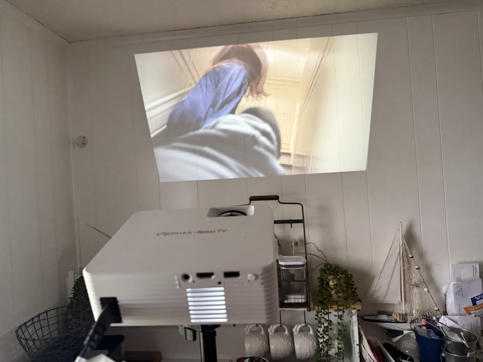 ELEPHAS Roku TV Smart Projector with Wi-Fi and Bluetooth customer photo 2