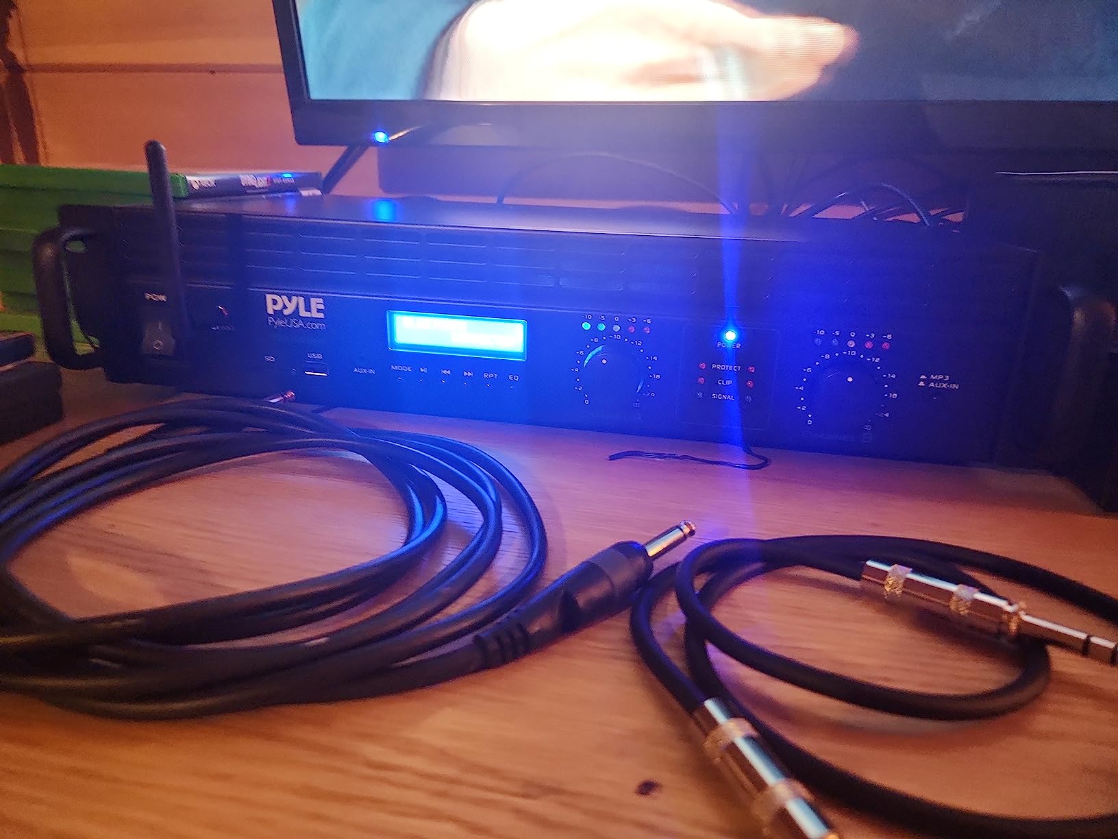Pyle Home Theater Amplifier - 4000 Watt Wireless BT Streaming Audio/Video Receiver System with CD/DVD Player, AM/FM Radio, HDMI, and MP3/USB Compatibility customer photo 2