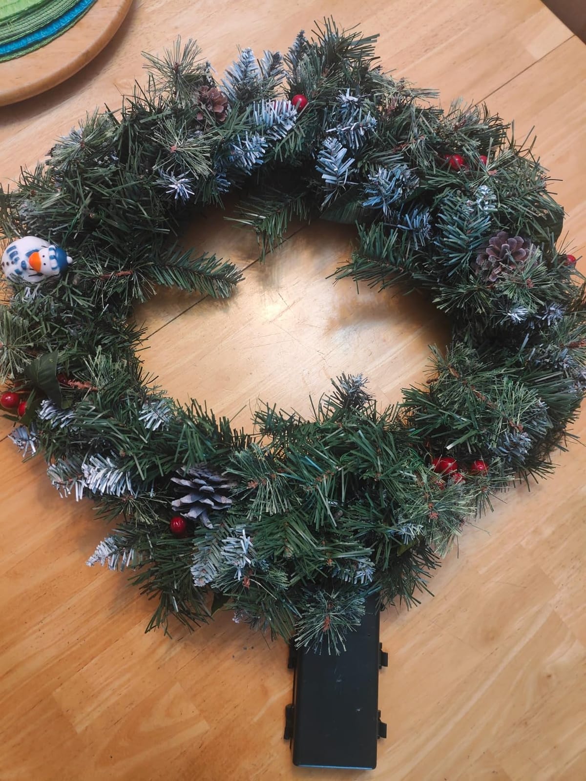 Hykolity 24 Inch Pre-Lit Christmas Wreath with 30 Warm White LED Lights and Timer, Battery Operated Artificial PE & PVC Wreath with Multicolor Ornaments and Glittered Gold Leaves for Front Door customer photo 2