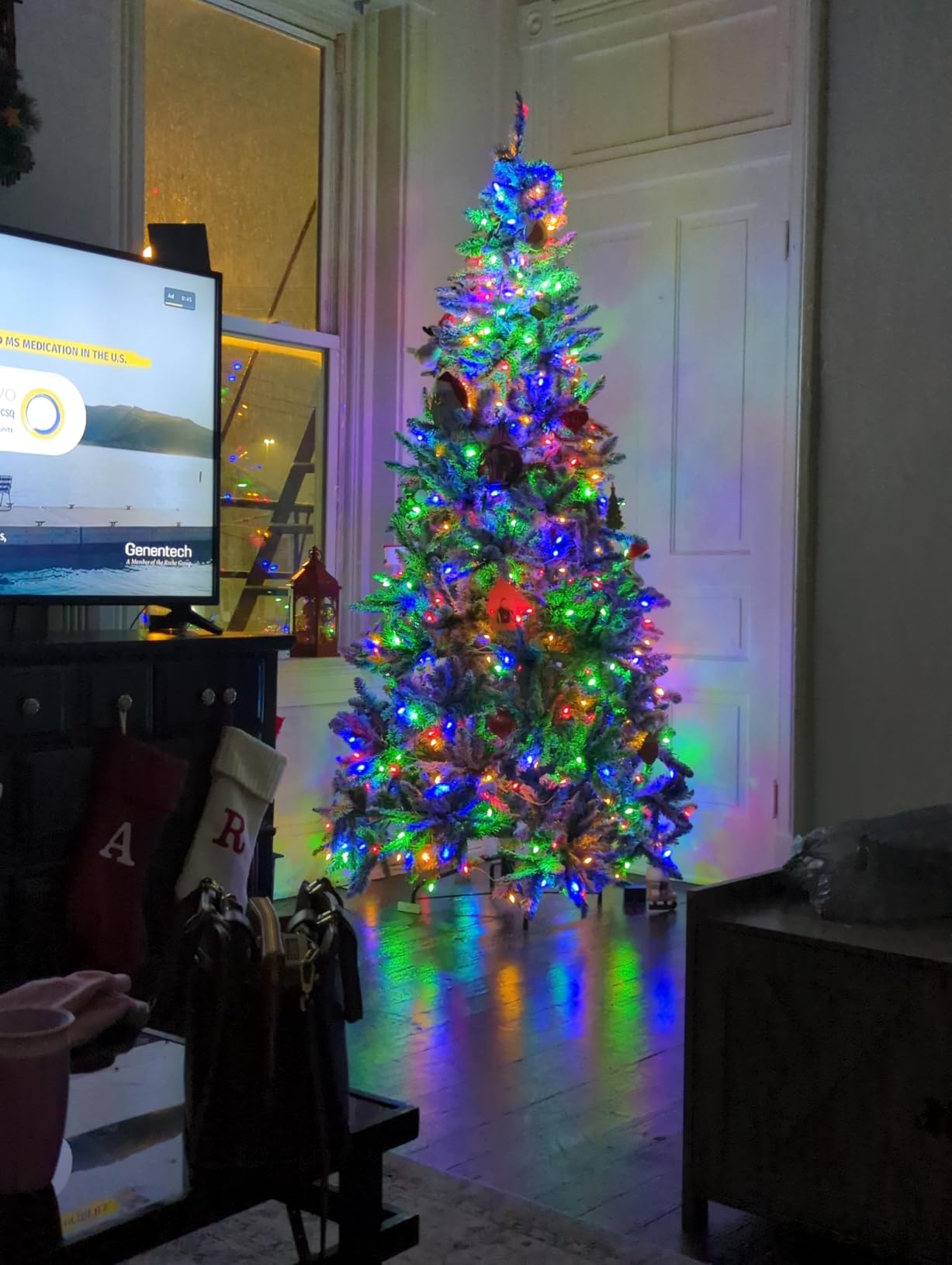 Hykolity 7 ft Prelit Snow Flocked Christmas Tree with 300 Warm White LEDs customer photo 2