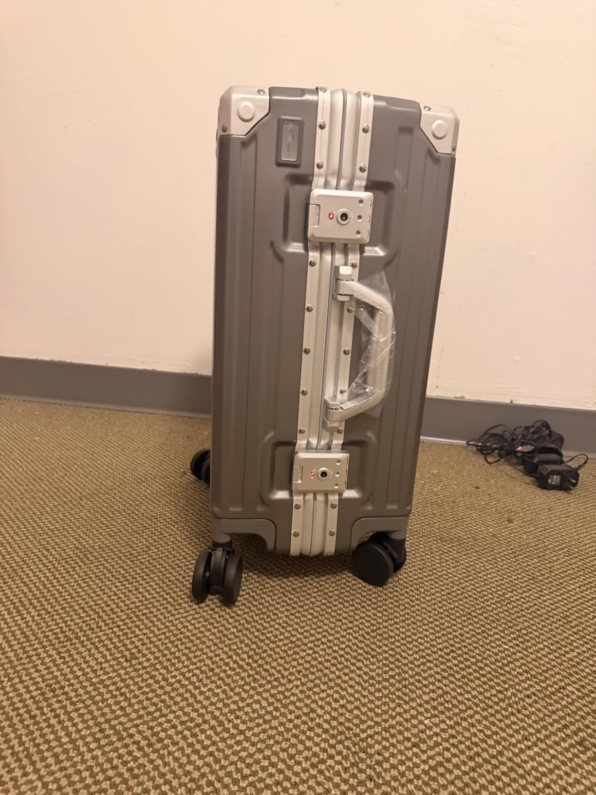 ALPHA CAMP Zipperless Checked Luggage with Aluminum Frame, 28 Inch Suitcase customer photo 1