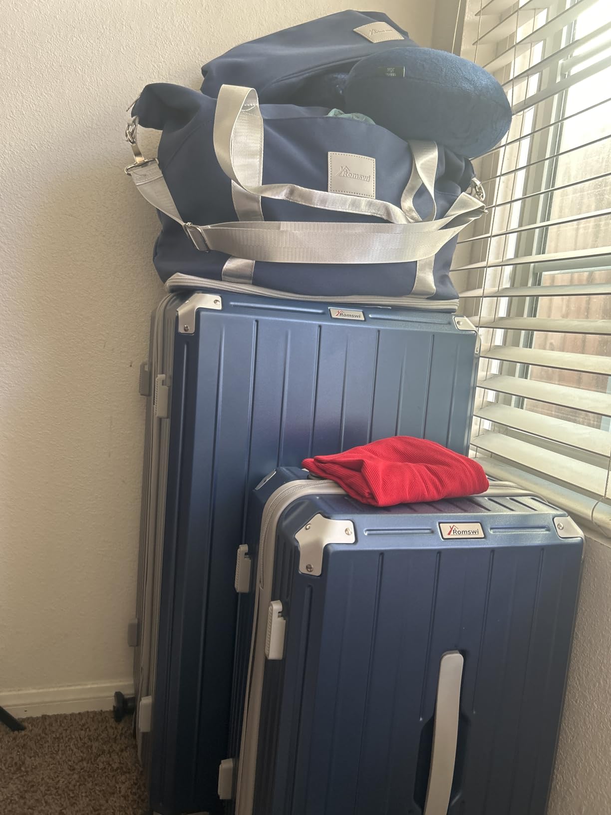 28'' Large Checked Luggage with Dual Spinner Wheels, White customer photo 1