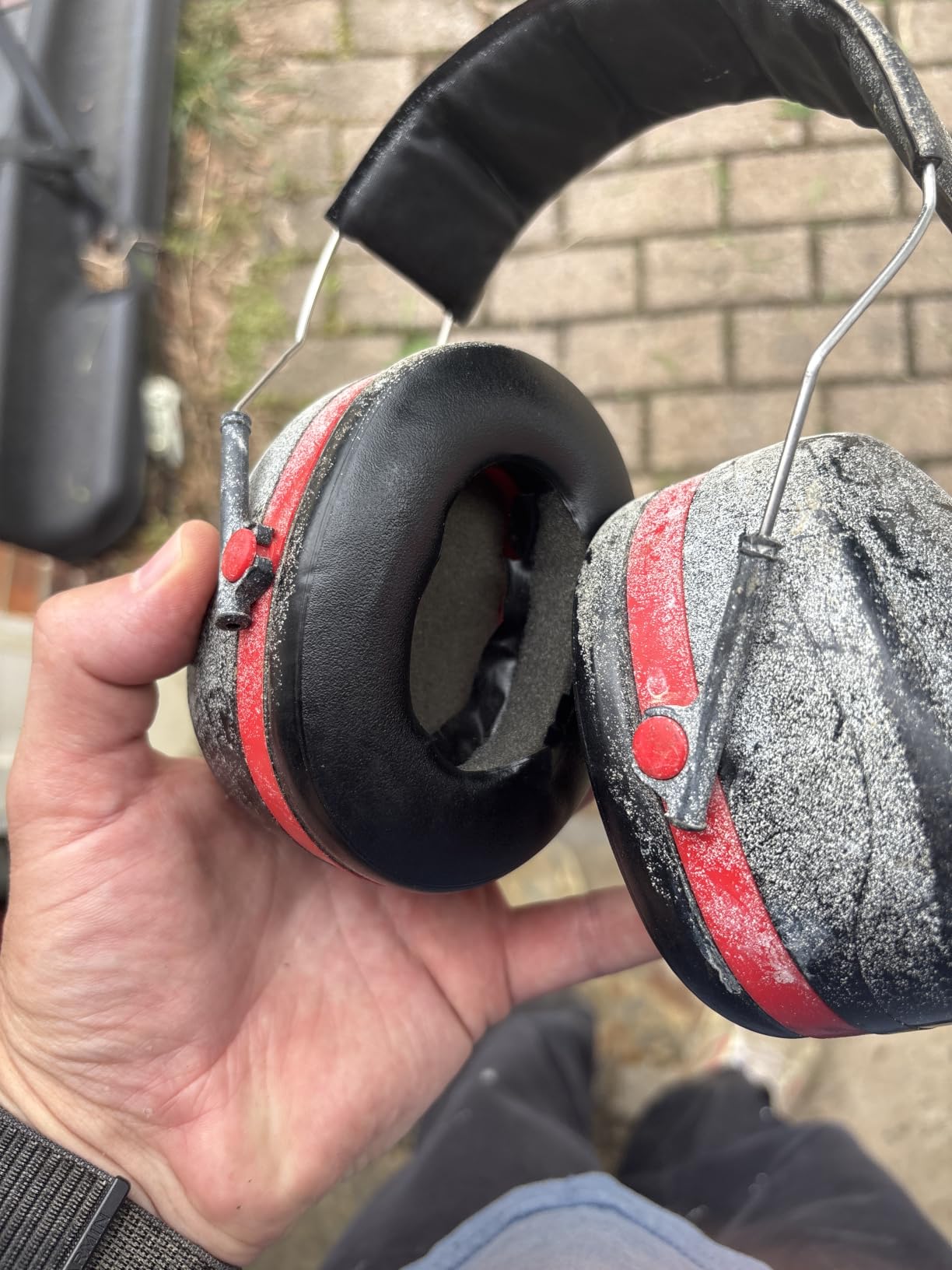 3M PELTOR Hearing Protection Optime 105 Earmuffs, E-A-Rfit Compatible, Assembly, Sanding, Grinding customer photo 2