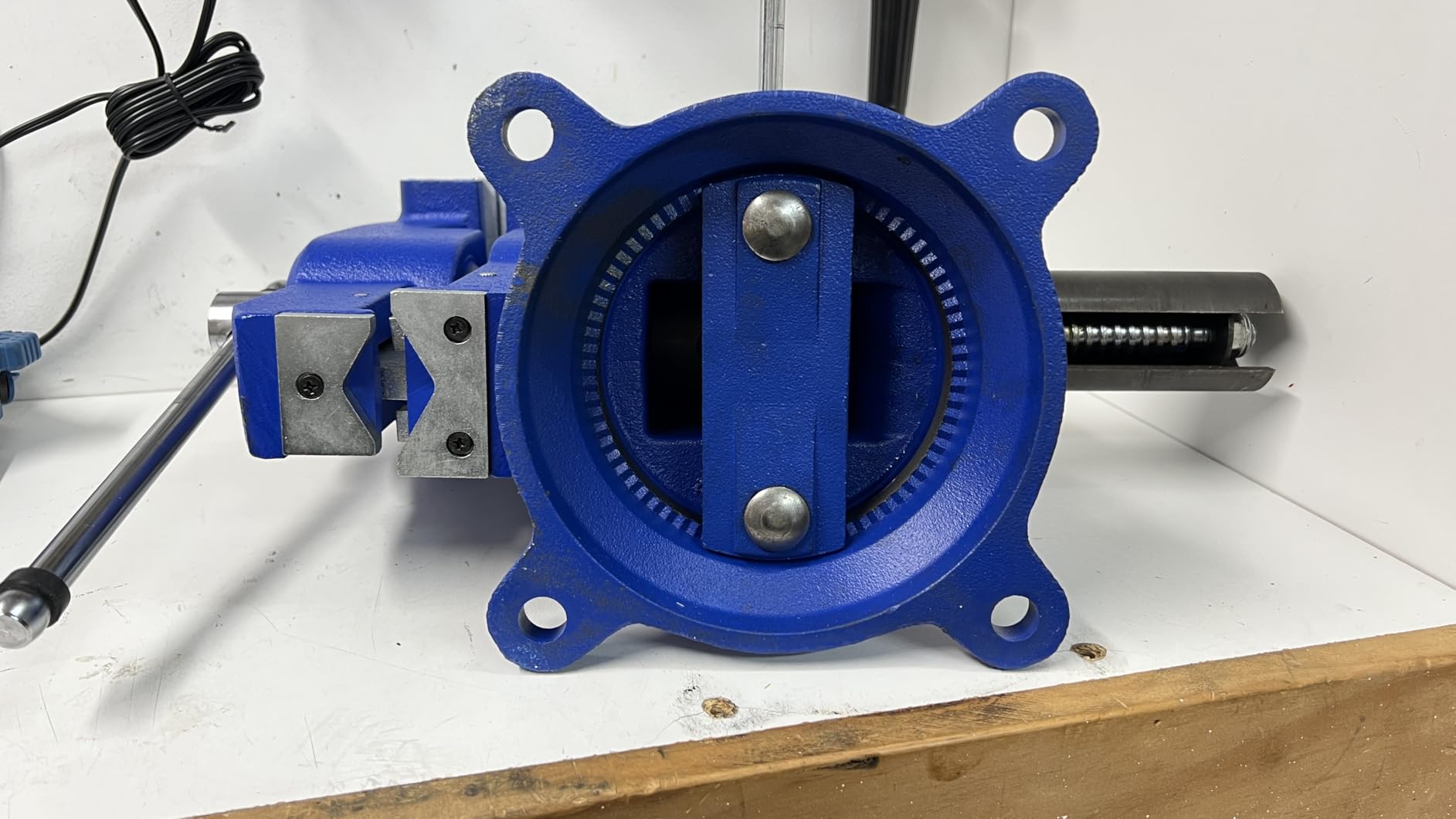 Yost Vises 750-DI Multi-Jaw Rotating Vise System | 2 in 1 Multipurpose Bench and Pipe Vise | Secure Grip with Swivel Base | Made with a Combination of Ductile Iron & Hardened Steel | Gray customer photo 1