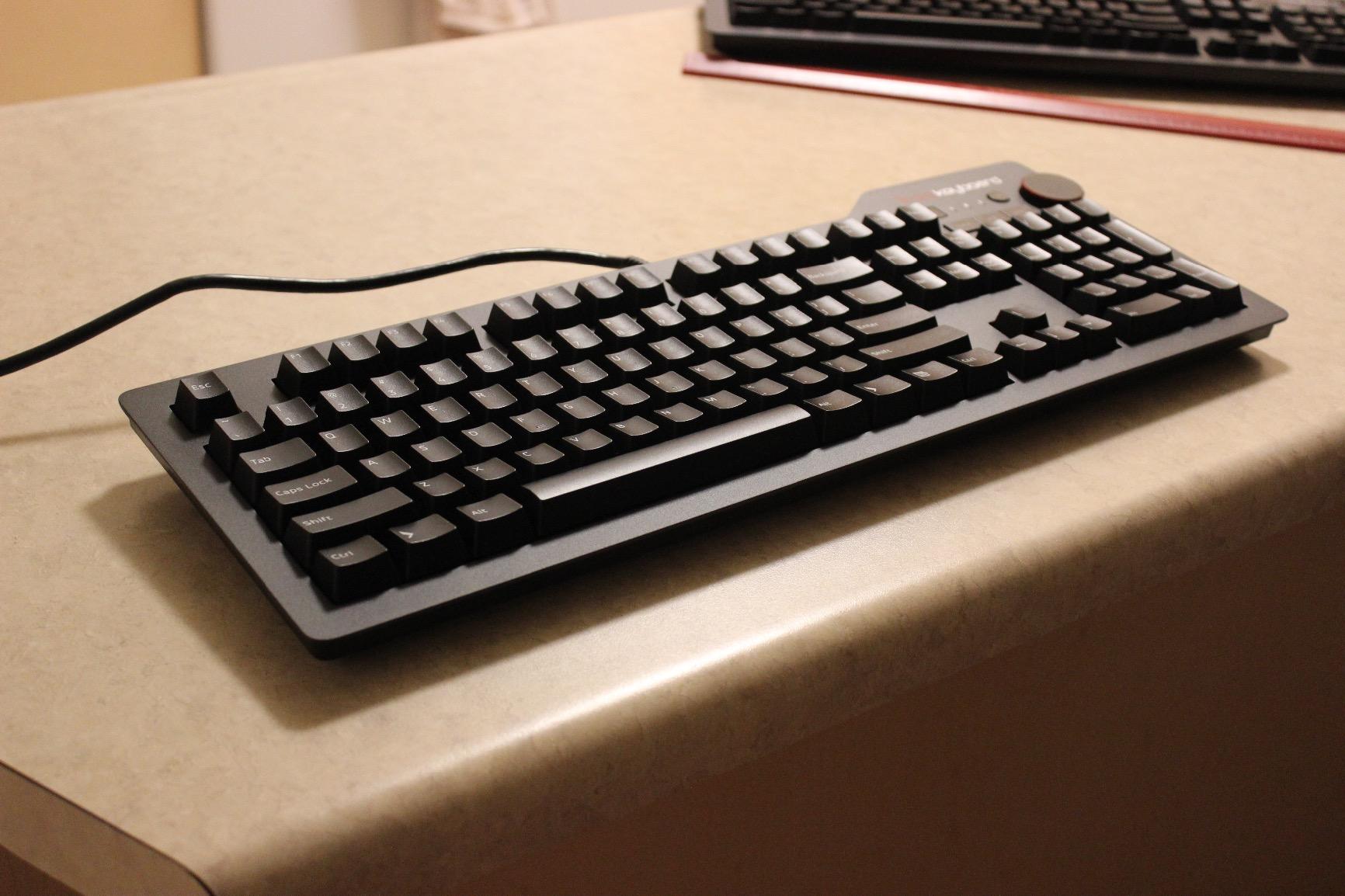 Das Keyboard 4 Professional Wired Mechanical Keyboard, Cherry MX Blue Mechanical Switches, 2-Port USB 3.0 Hub, Volume Knob, Aluminum Top (104 Keys, Black) customer photo 1