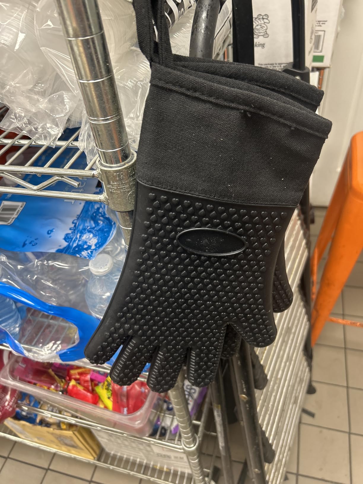 GEEKHOM BBQ Gloves Heat Resistant, 13.7 Inch Long Waterproof Silicone Oven Mitts for Grilling and Smoker, Non-Slip 5 Finger Kitchen Hot Mitts for Baking, Cooking & Cast Iron, Black customer photo 1