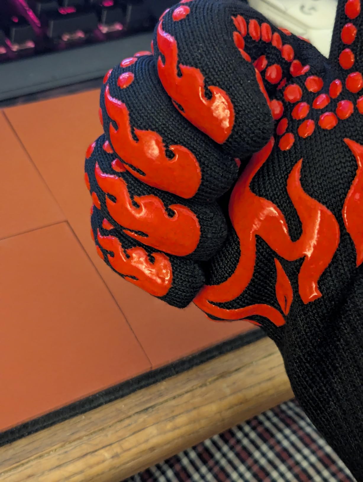 Comsmart BBQ Gloves, 1472 Degree F Heat Resistant Grilling Gloves Silicone Non-Slip Oven Gloves Long Kitchen Gloves for Barbecue, Cooking, Baking, Cutting customer photo 1
