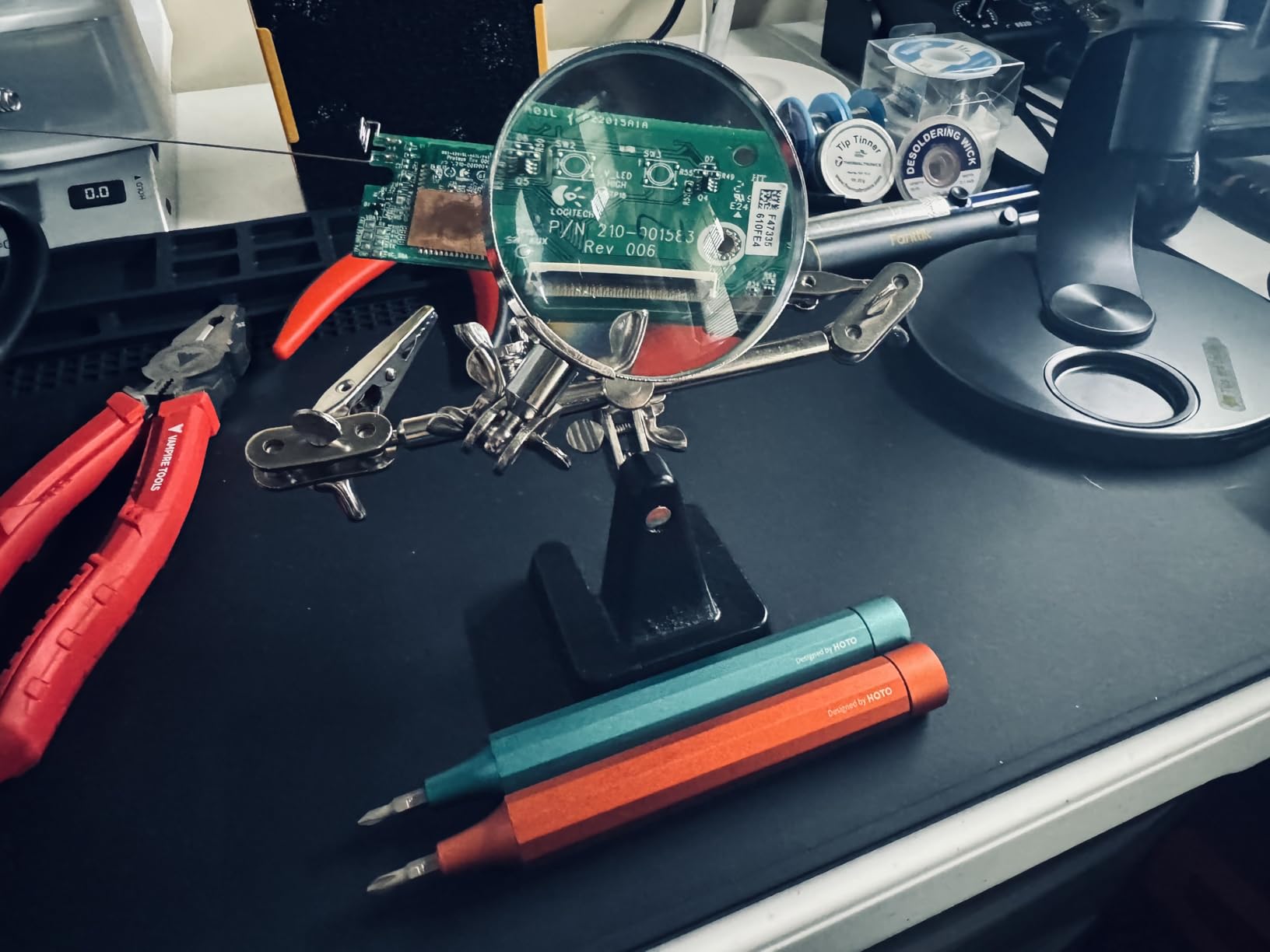 Weller Genuine Helping Hands with Magnifier | WLACCHHB-02 customer photo 2