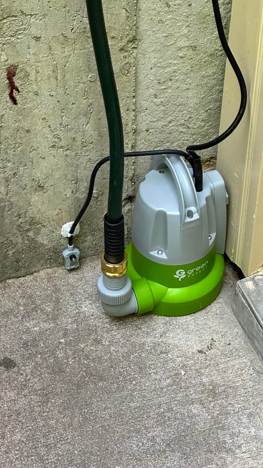 Green Expert 1/3HP Submersible Sump Pump with Water Sensor Switch, Low Water Last-Inch Drain Pump, 2000GPH Automatic/Manual Water Removal for Flooded Basement, Garage, Hot Tub Easy to Use Backup Pump customer photo 1