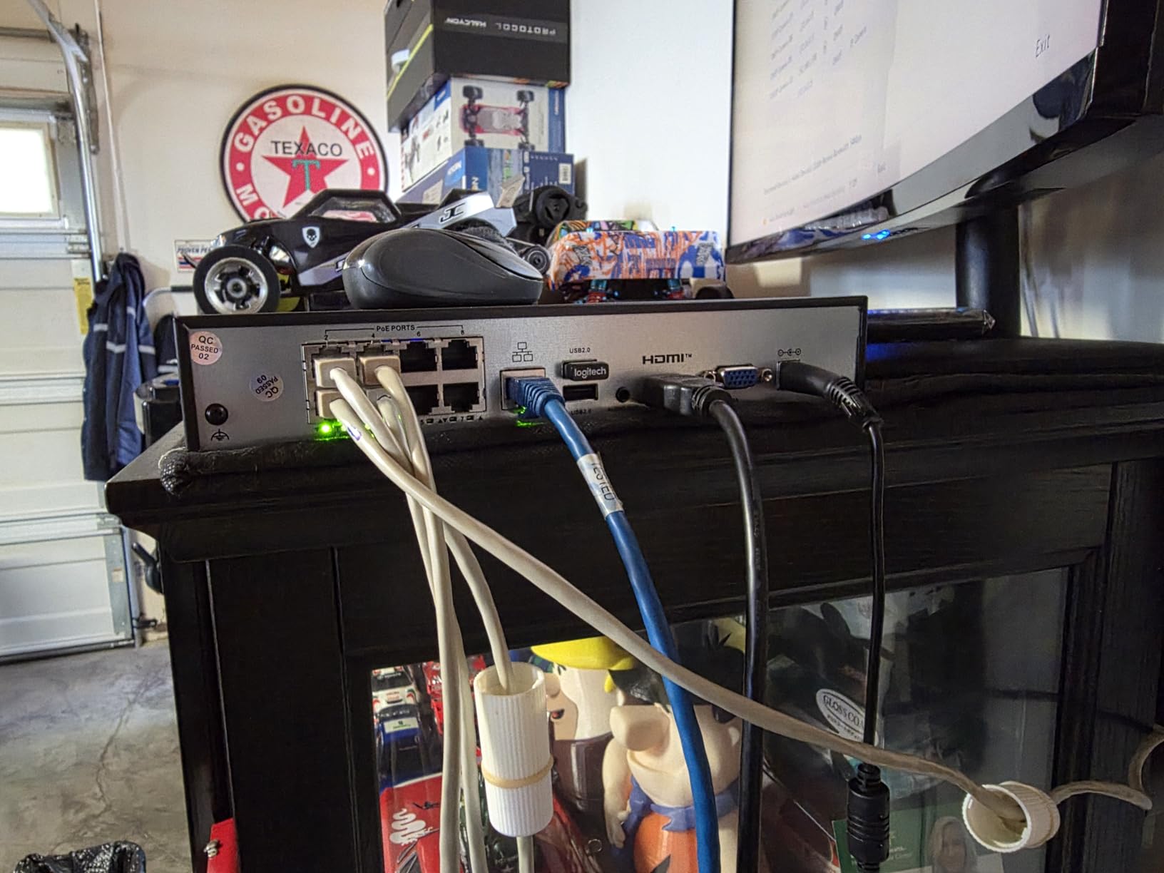 Hiseeu 4K PoE Network Video Recorder NVR with 8 Ports, 16CH Extendable customer photo 1