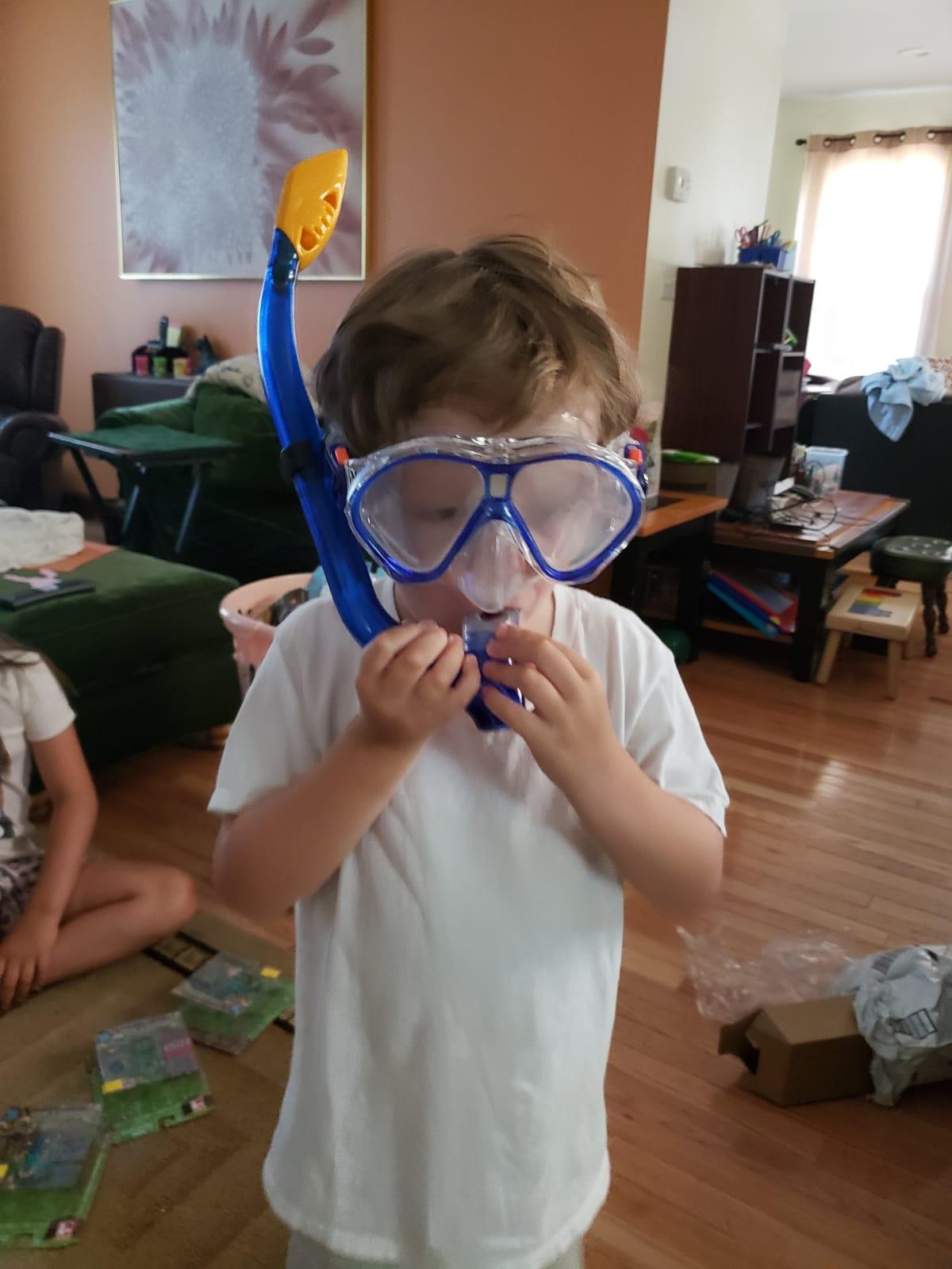 Gintenco Snorkeling Gear for Kids, Snorkel Mask Set for Boys Girls Youth customer photo 1