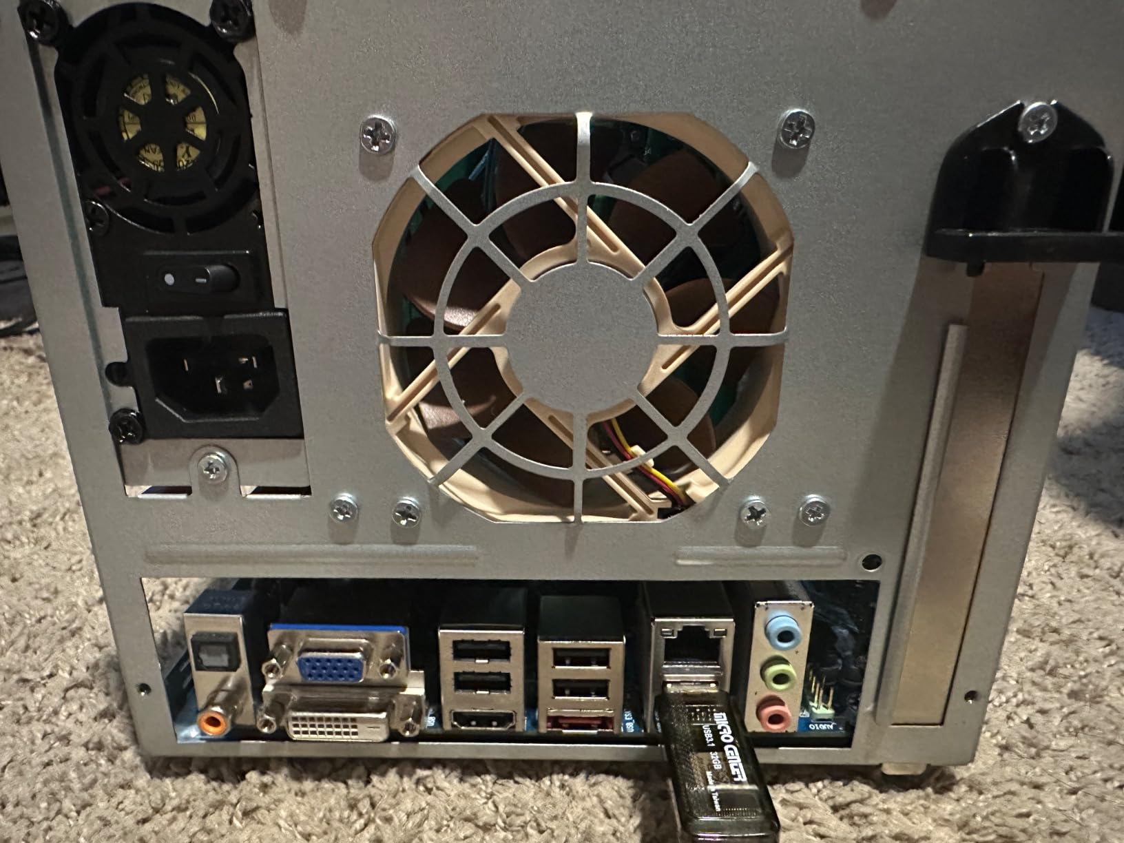 4 + 1 Bay DIY NAS Case, 4 x 2.5″ / 3.5″ Tray + 1 x 2.5″ Internal Bay. MB ITX. PSU Flex. Front USB 3.0 8cm Chassis Fan Hot Swap Backplane. Network Attached Storage Private Cloud Enclosure. customer photo 2