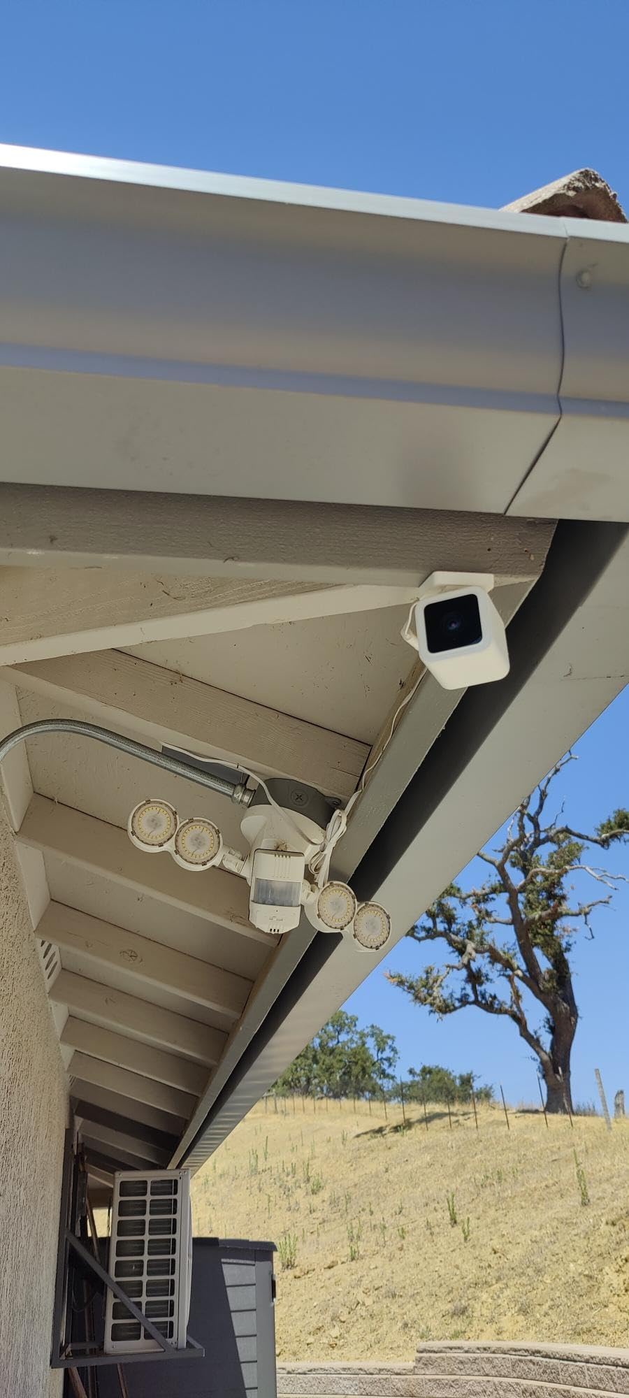 WYZE Floodlight Camera Pro, 2.5K HD Outdoor Security Camera 3000-Lumen LEDs customer photo 2