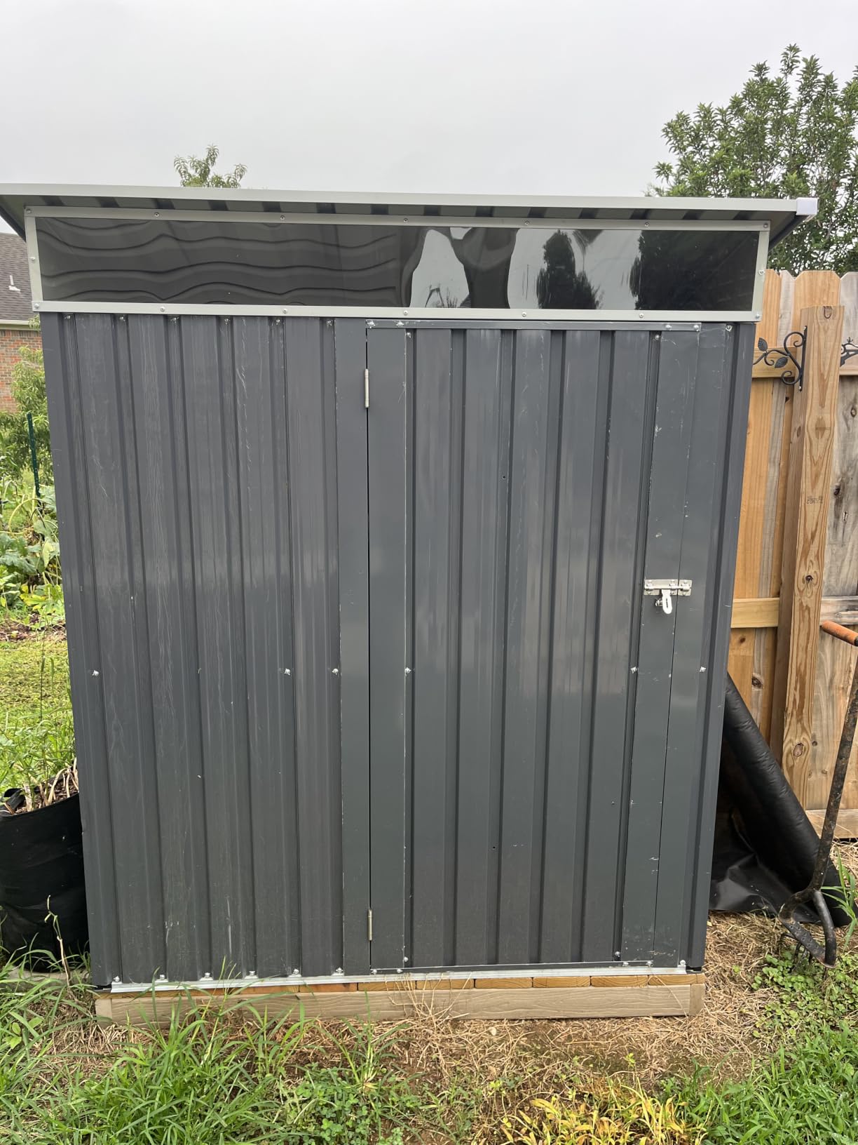 Vongrasig 5 x 3 x 6 FT Outdoor Storage Shed Clearance, Metal Garden Shed with Large Window and Lockable Door, Anti-Corrosion Waterproof Tool Shed for Backyard Patio, Lawn (Dark Gray) customer photo 1