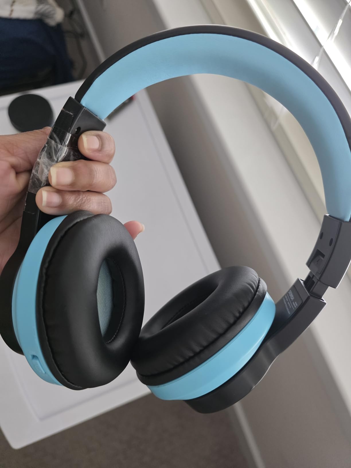 seenda JCH-01 Kids Bluetooth Headphones, 85/94dB, 3 Light Modes,Black&Blue customer photo 1