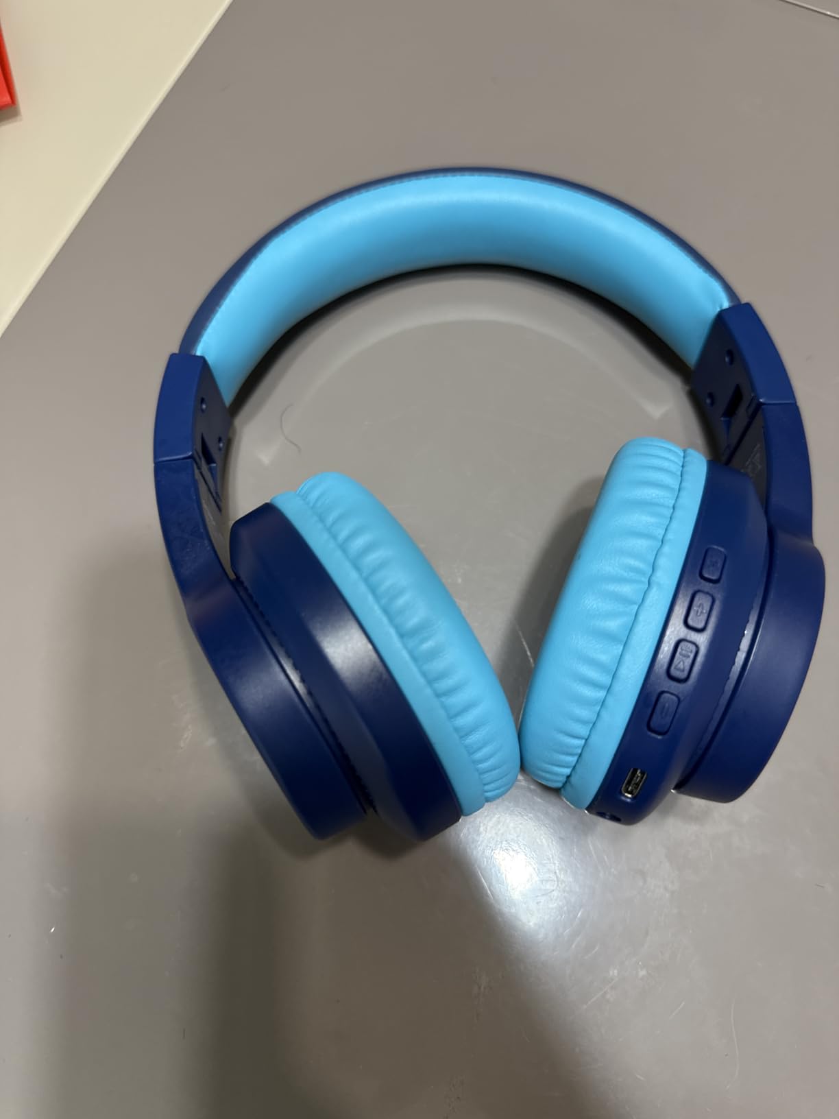 seenda JCH-01 Kids Bluetooth Headphones, 85/94dB, 3 Light Modes,Black&Blue customer photo 2