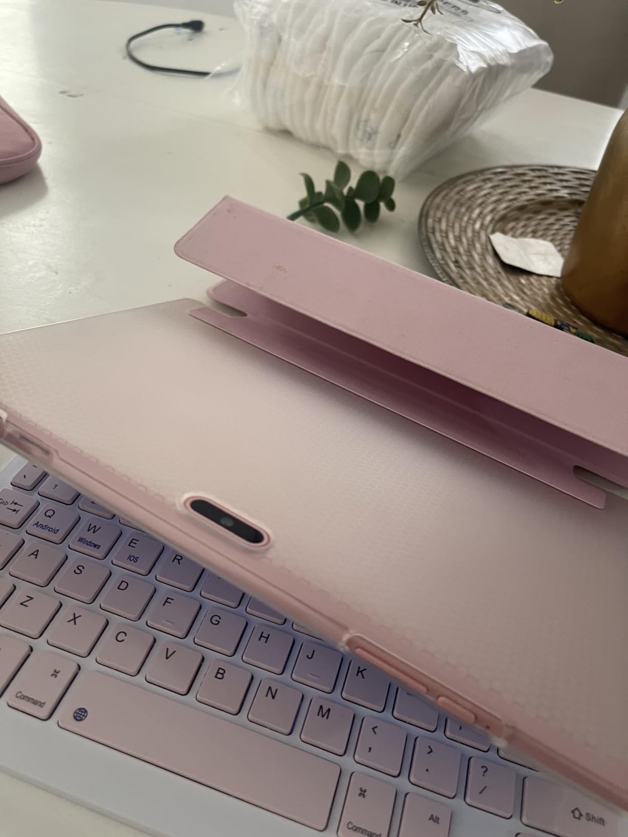 Android Tablet 2 in 1 with Keyboard Case Mouse Stylus, 10 inch Tablet Android 15 Tablets PC, 8GB RAM+32GB ROM Support 1TB Expandable, 6000mAh Battery 10.1