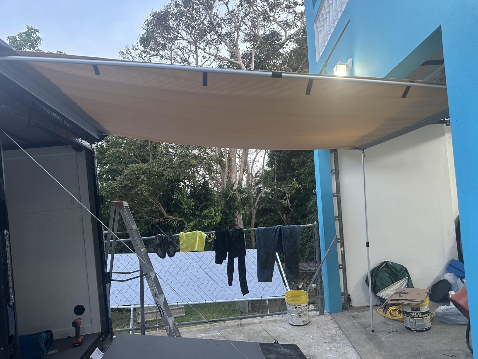 SAMOUT Vehicle Awning, 8.2ft x 10ft, Rooftop Pullout Ripstop UPF50+ Side Awning, Reinforced Hinges & Poles for Jeep/SUV/Truck/Van customer photo 1