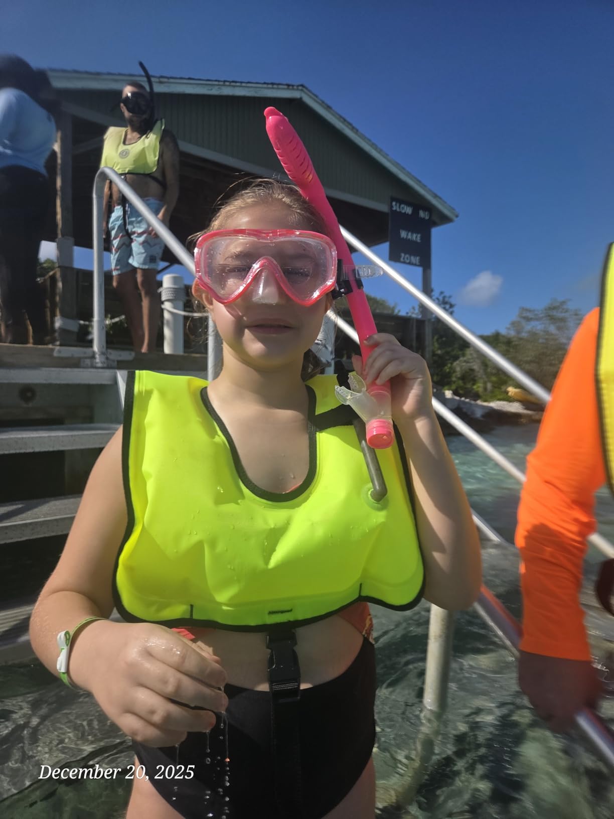 UPhitnis Kids Dry Top Snorkel Set, Diving Mask Snorkeling Gear for Age 4-14 customer photo 1
