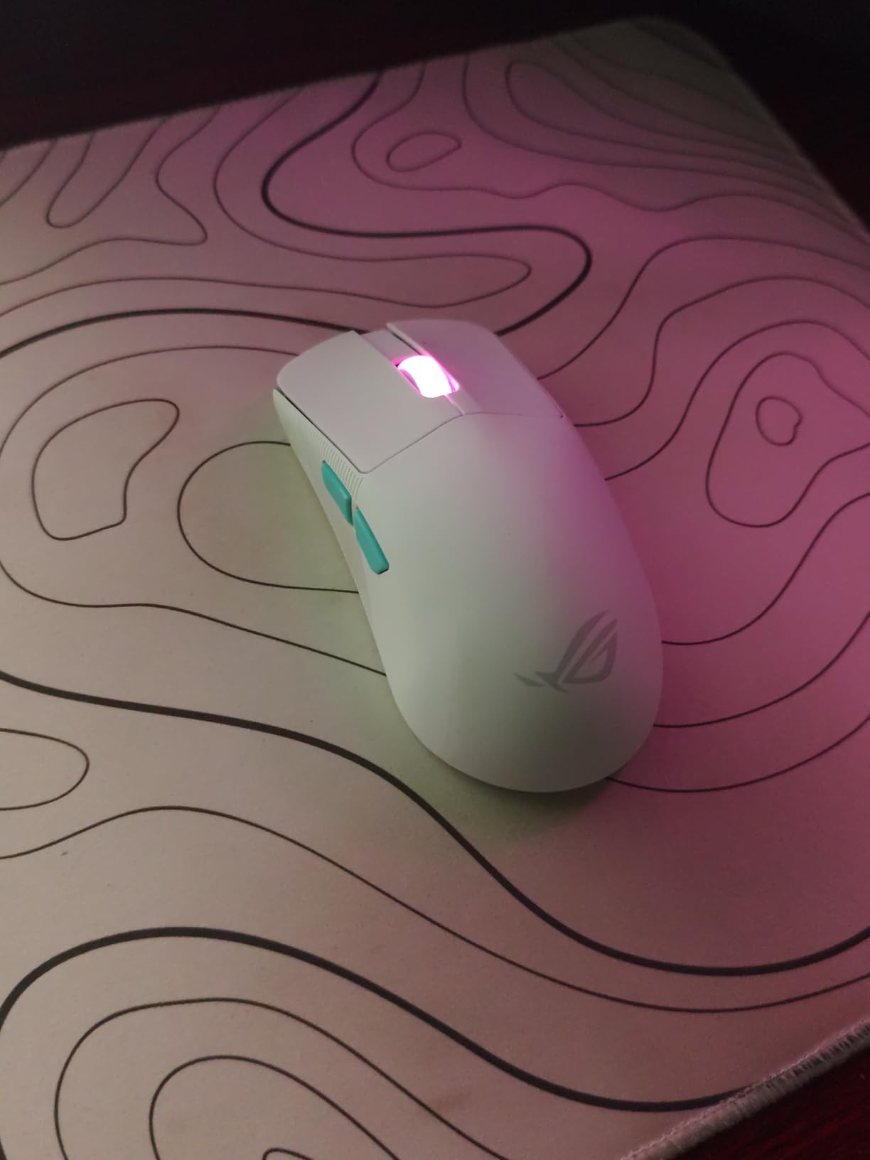 ASUS ROG Harpe Ace Aim Lab Wireless Esports Gaming Mouse – Aim Lab Settings Optimizer, Pro-Tested, Right-Handed, 54g Lightweight, Tri-Mode Connectivity, 36K DPI, 90Hr Battery, PC/Mac Support - White customer photo 2