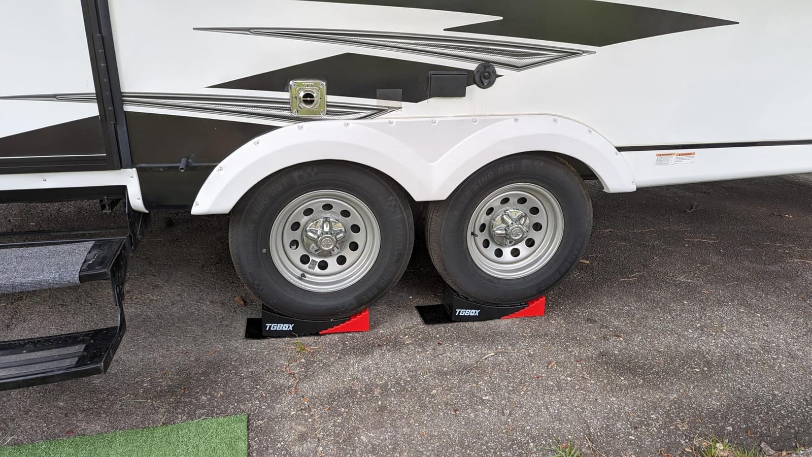 RV Leveling Blocks Ramp Kit, 2 Packs Camper Leveler System for Travel with Two Chocks, 2 Anti-Slip Mats, 1T Bubble Level and Carry Bag, Up to 35000 LBS, Easier & Faster to Level Camper-Orange customer photo 2