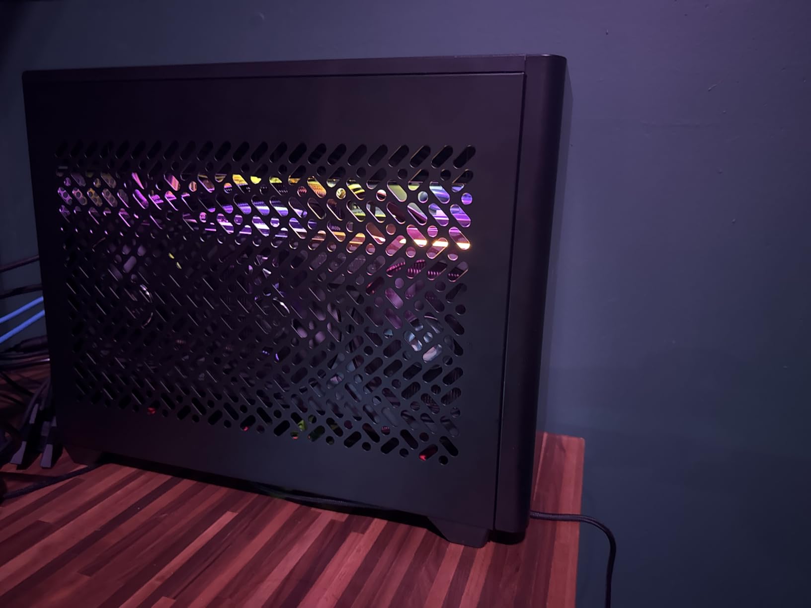 Cooler Master NR200P V2 Mini-ITX PC Case Ready, SFX Fit PSU Ready to Install, 280mm AIO Support, 357mm Vertical GPU Mount, Designed Ready Nvidia RTX 5090 | AMD RX 9070 XT, Tempered Glass, DIY customer photo 1