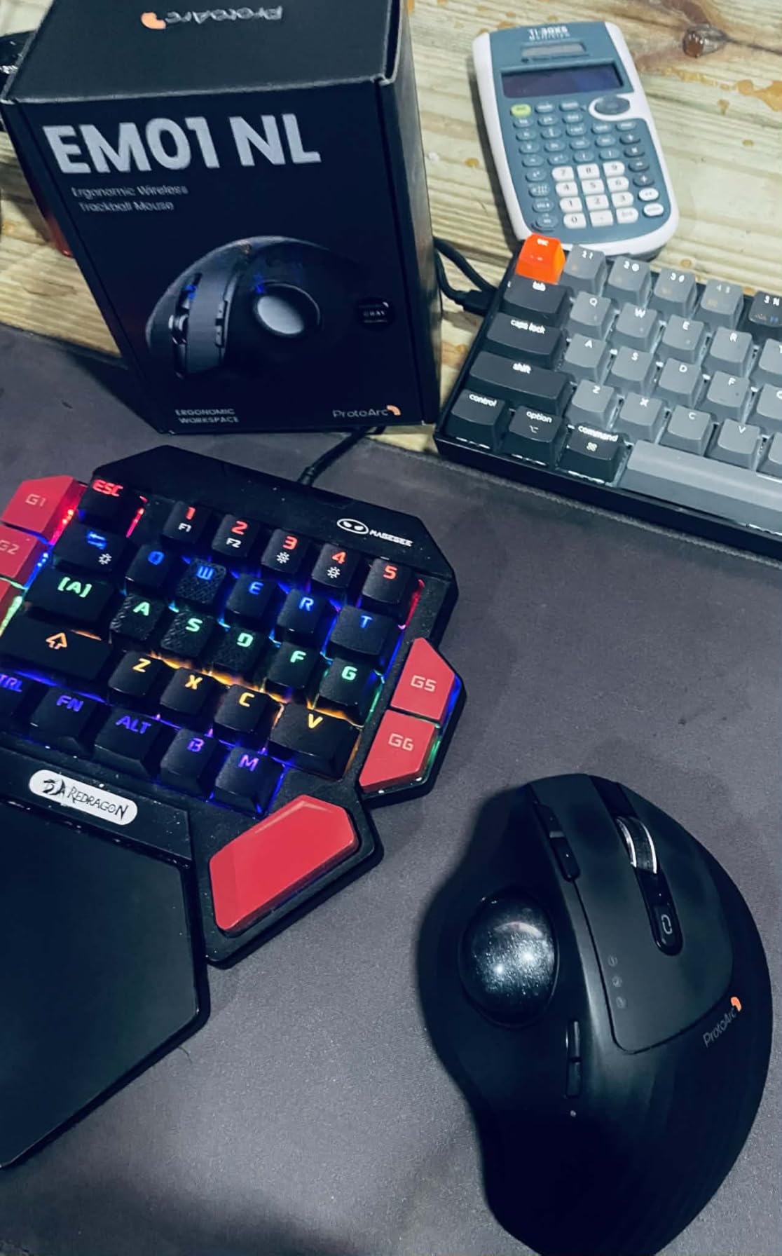 ProtoArc EM01 NL Wireless Trackball Mouse, Rechargeable Thumb Control, Red customer photo 1
