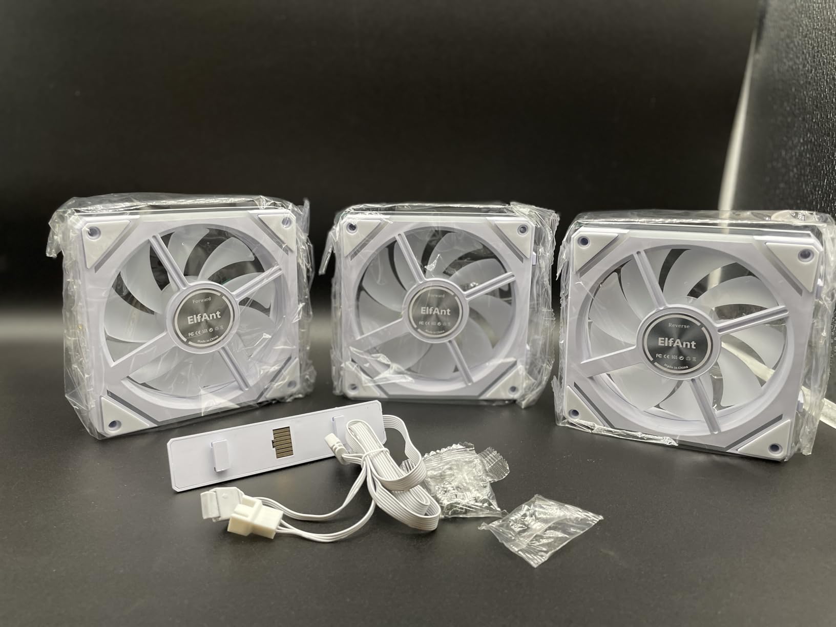 CORSAIR RS140 140mm PWM Fans – Daisy-Chain Connection – Low-Noise – Magnetic Dome Bearing – Dual Pack – Black customer photo 2