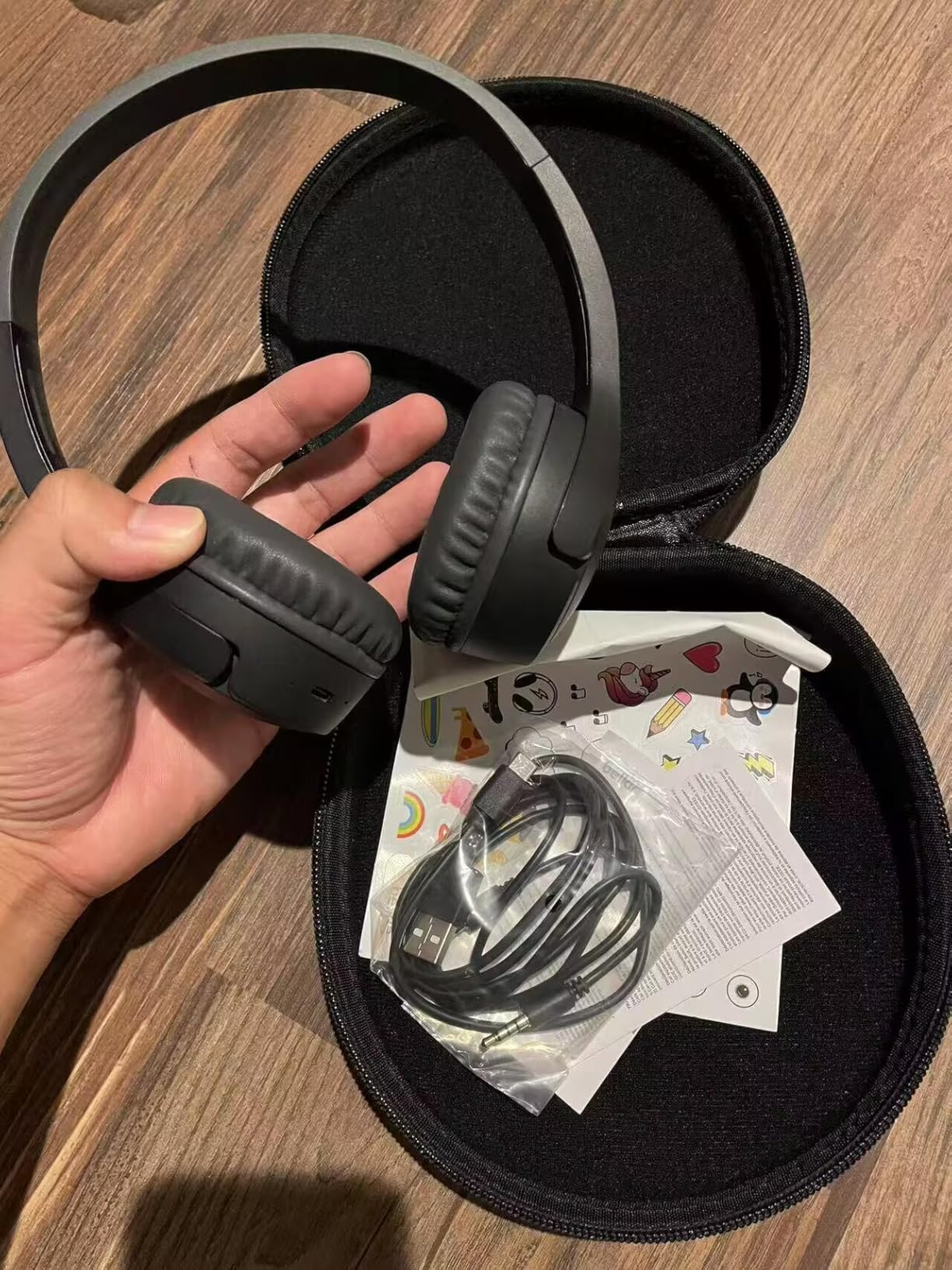 Belkin SoundForm Mini Bluetooth Kids Headphones with Case, 30H Battery Life customer photo 2