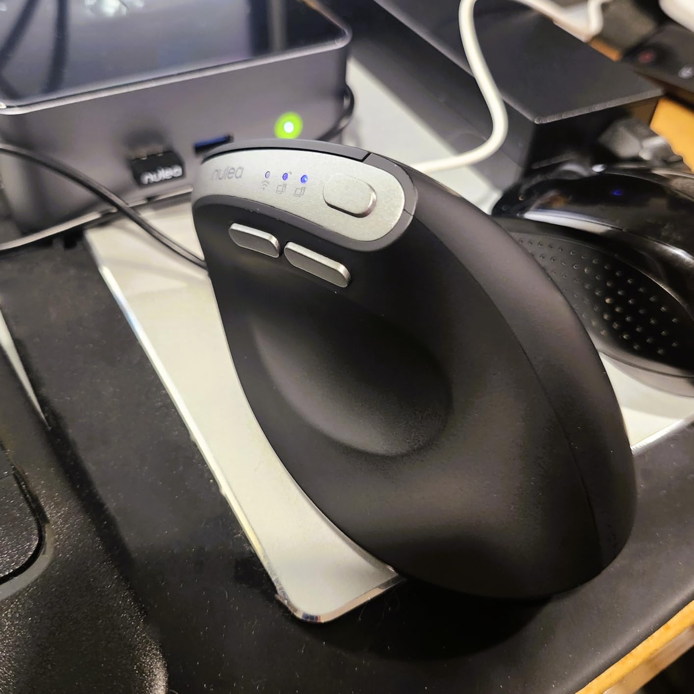 Nulea MD280 Ergonomic Vertical Wireless Mouse - Bluetooth & 2.4G Dual Mode, 4 Adjustable DPI 800/1200/1600/2400, Rechargeable, Silent Clicks, No Lag, 6 Buttons - Perfect for Laptop, Desktop Grey customer photo 2