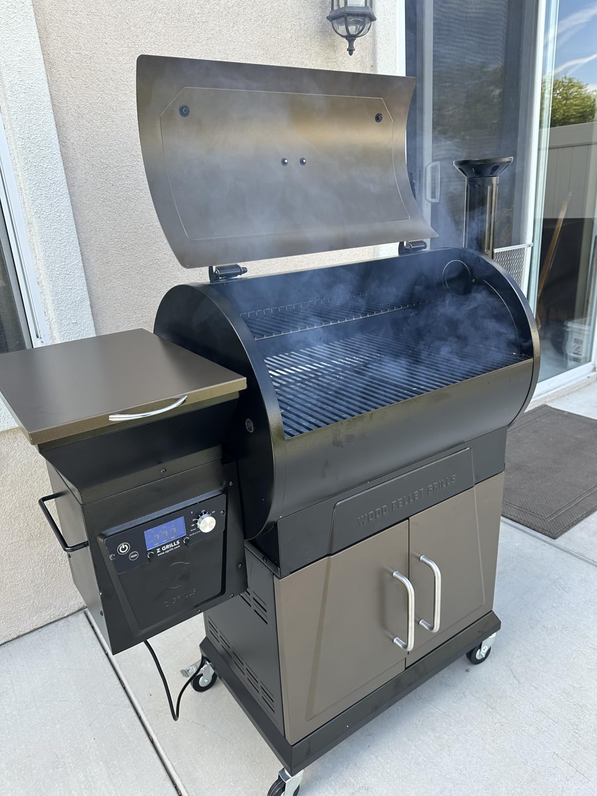 Z GRILLS 2025 Electric Pellet Grill & Smoker, 700 sq in Cooking Area, Dual-Wall Insulation, PID V2.1 Controller, Meat Probes, Easy Hopper Clean-out, Includes Grill Cover, 8 in 1 Outdoor BBQ, 700D6 customer photo 1
