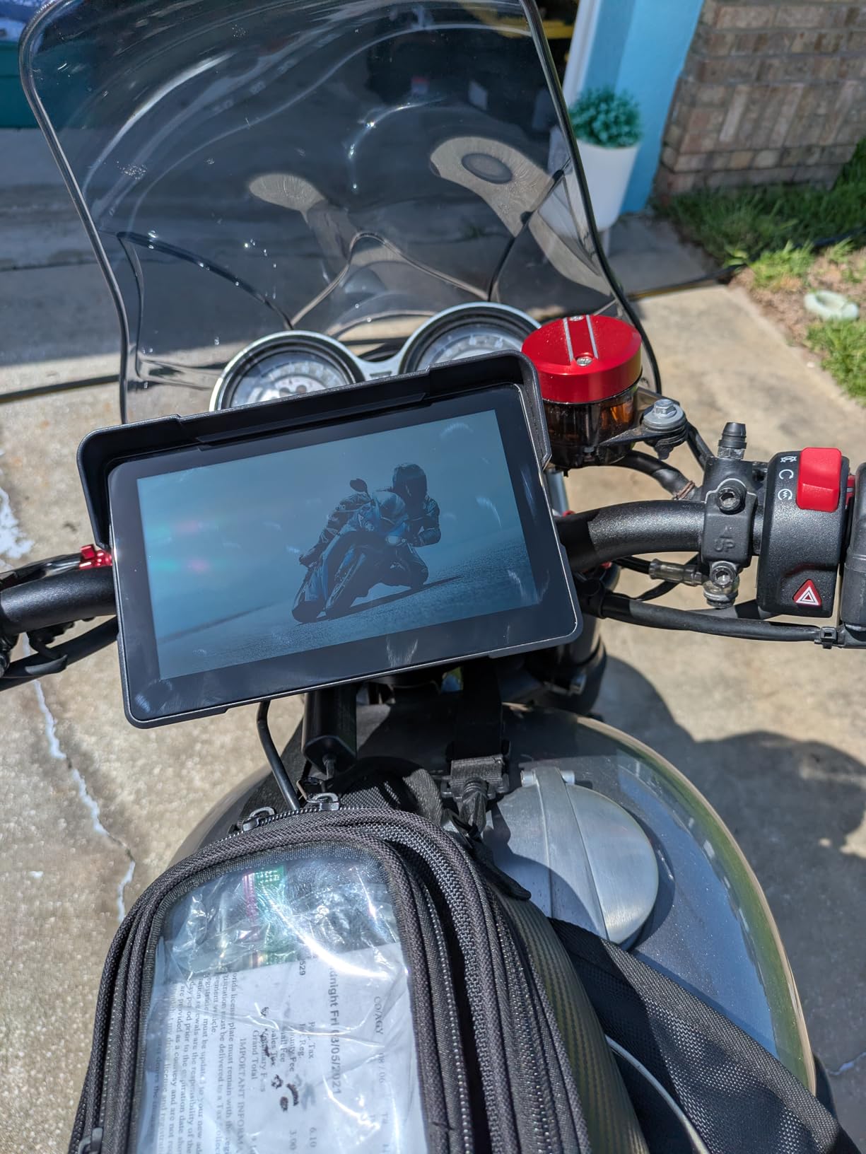 Wireless Motorcycle Apple Carplay,7 Inch Portable Motor GPS Navigation with Apple Carplay & Android Auto,Siri & Google Assistant, Anti-Glare/Bluetooth 5.2/ Voice Control/ IP69K Waterproof Touchscreen customer photo 1