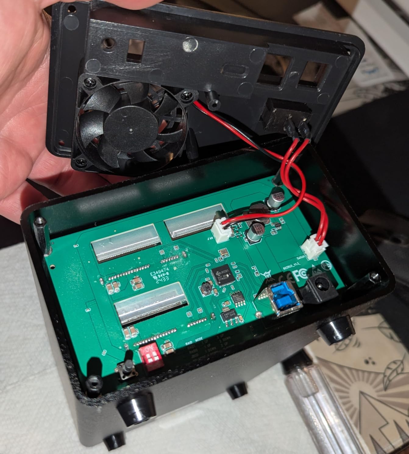 CENMATE Aluminum 8 Bay Hard Drive RAID Enclosure with Cooling Fan for 2.5“/3.5