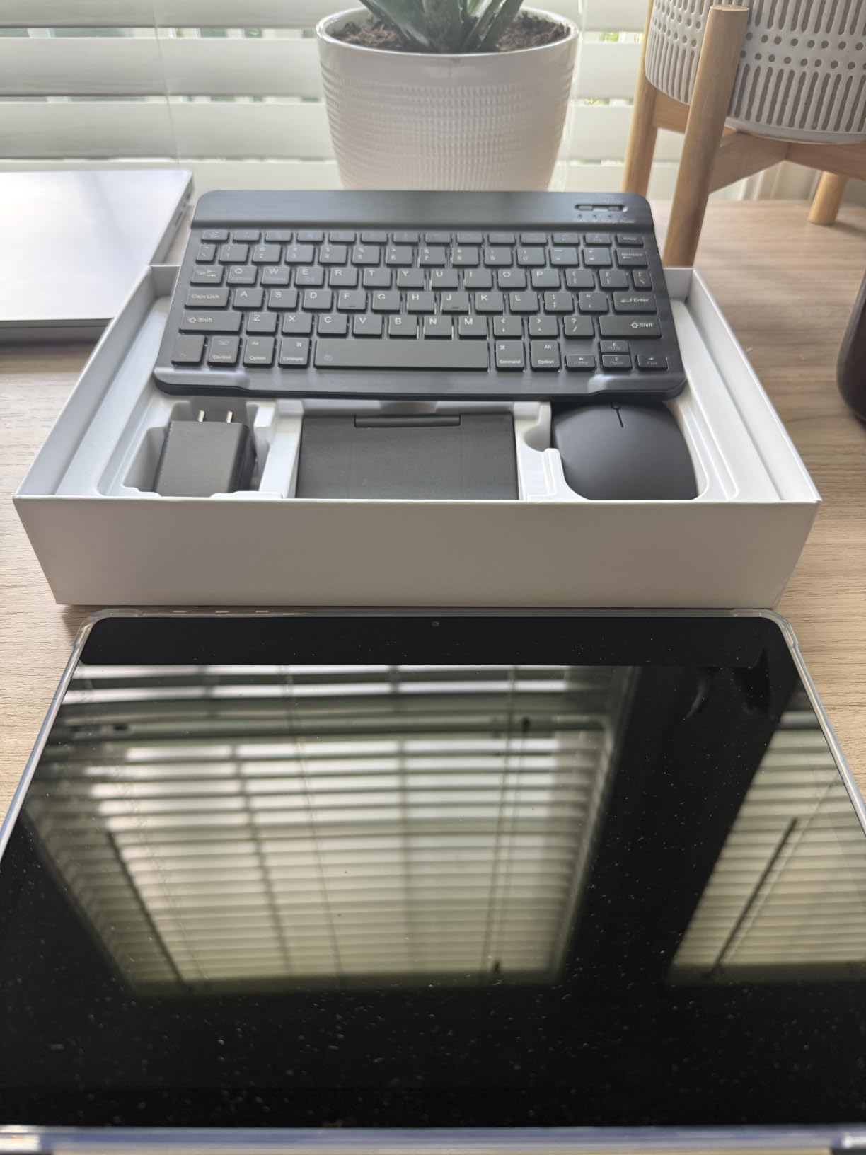 Tablet, 11 Inch Android 16 Tablets with Keyboard Gemini AI 3.5, 24GB+128GB customer photo 1