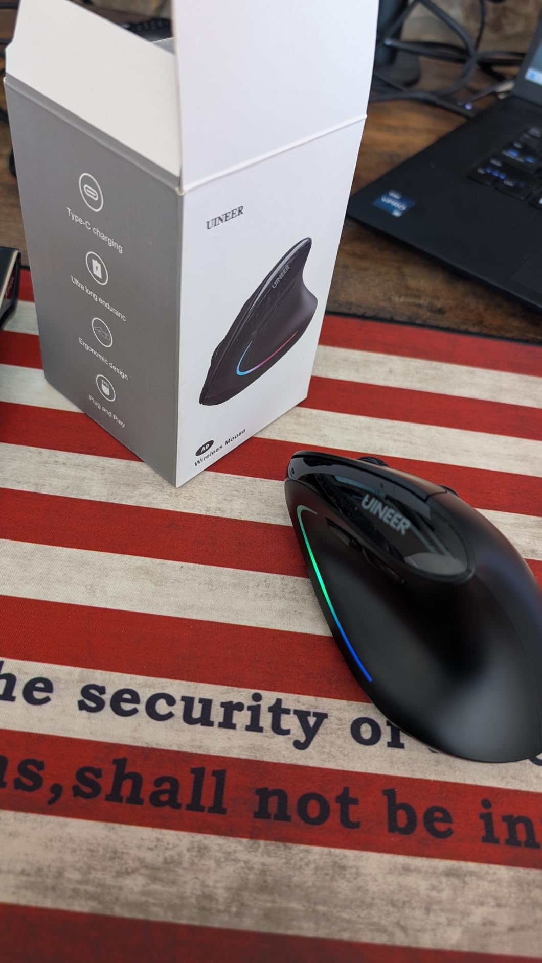 Uineer Vertical Ergonomic Mouse, Wireless Bluetooth Mouse, 3-Device customer photo 1