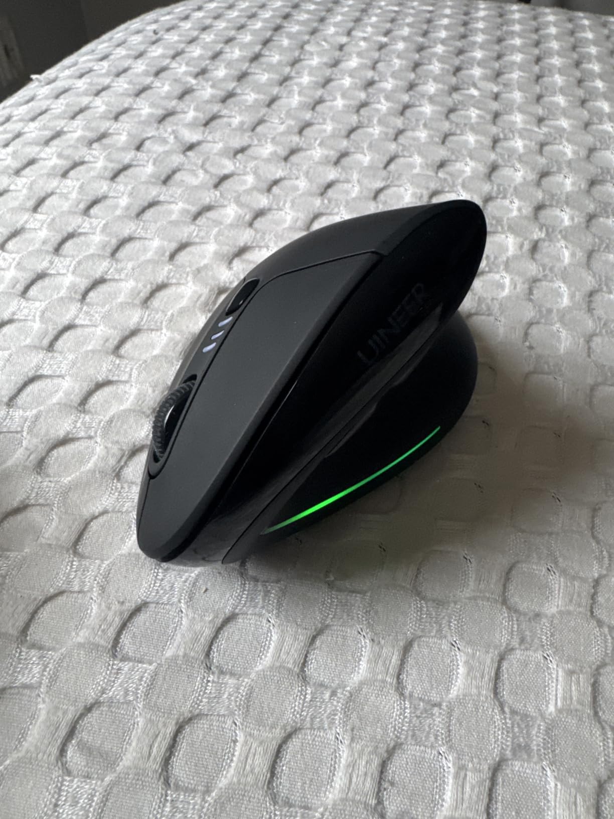 Uineer Vertical Ergonomic Mouse, Wireless Bluetooth Mouse, 3-Device customer photo 2
