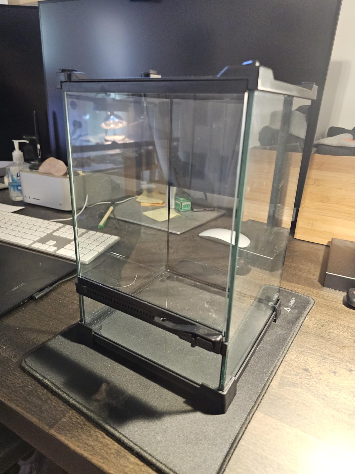 32 Gallon Vertical Glass Reptile Enclosure (18“L x 18